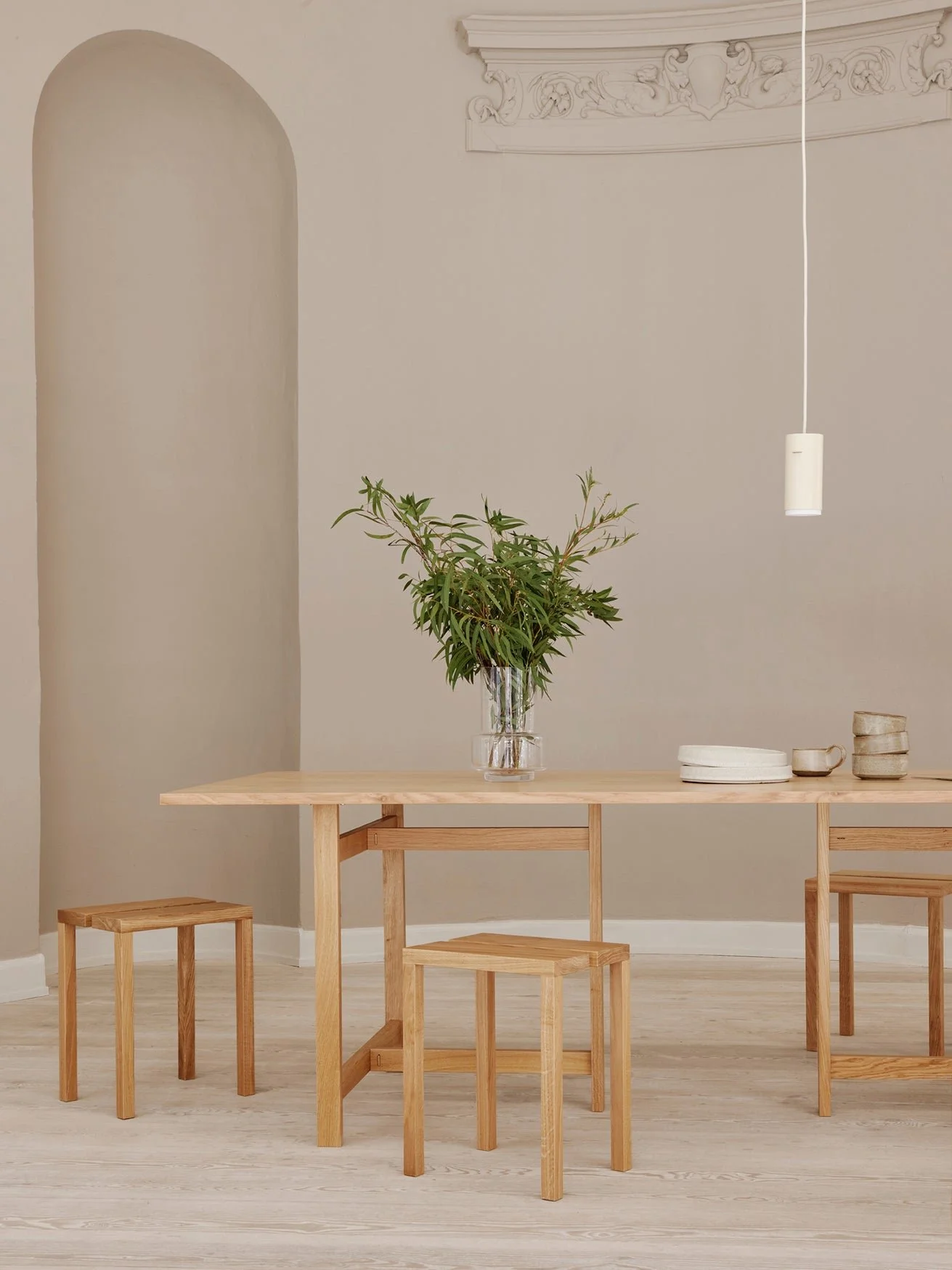 moebe_dining-table_ic_200-rectangular_oak_low-res_02.jpg