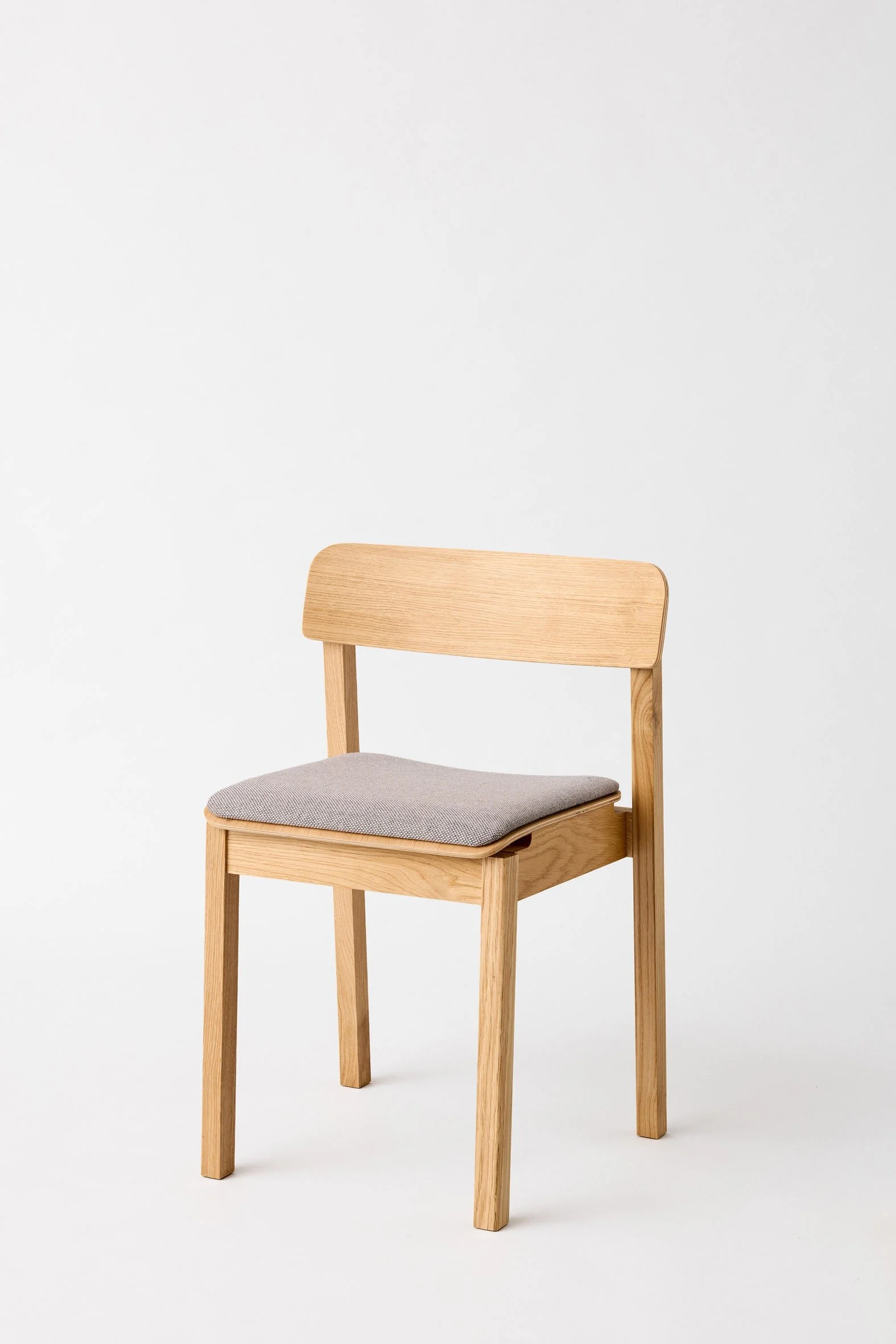 MOEBE_Everyday-Chair-Upholstered_PP_Oak-Oiled_Re-Wool-128_Low-Res_01_EDCOOAREW128_ba93bd1f-9e7c-467f-9477-c0a52d91f9d7.jpg