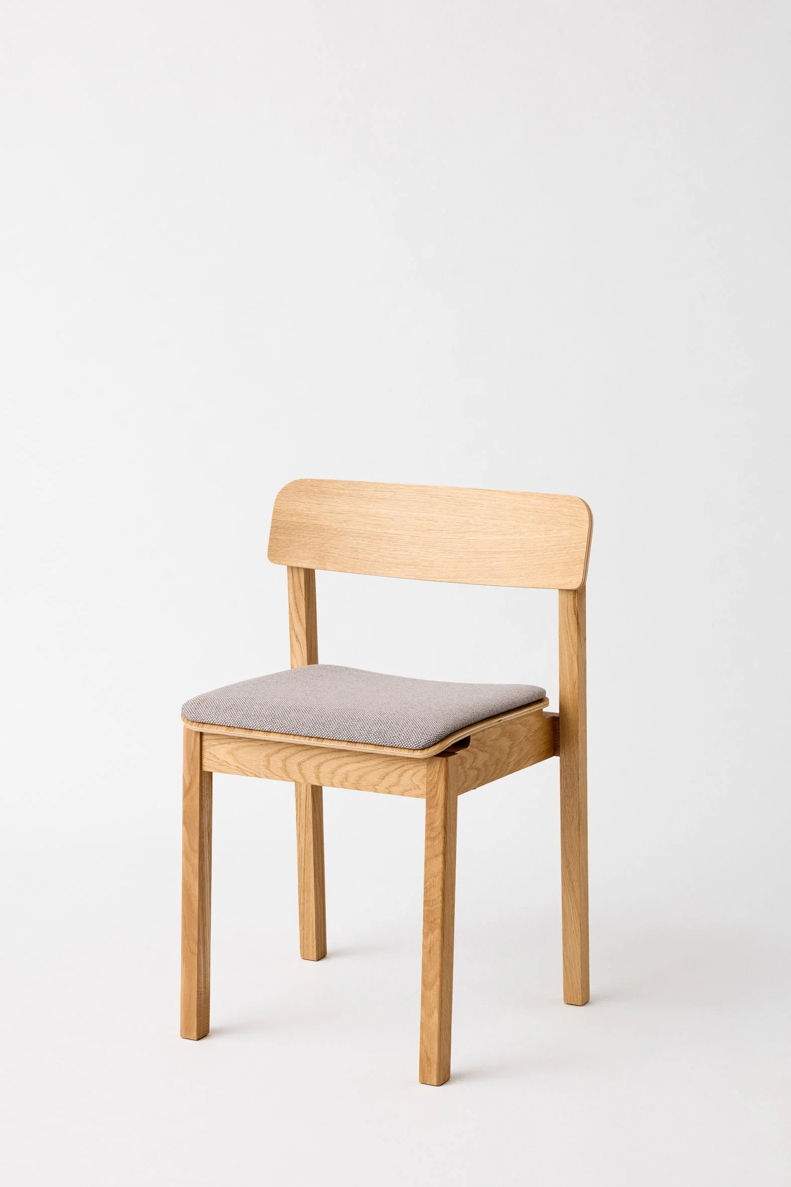 MOEBE_Everyday-Chair-Upholstered_PP_Oak-Lacquered_Re-wool-128_Low-Res_01_EDCLOAREW128_ba0dfffd-6148-4d16-8cf1-d7fac791a1e3.jpg