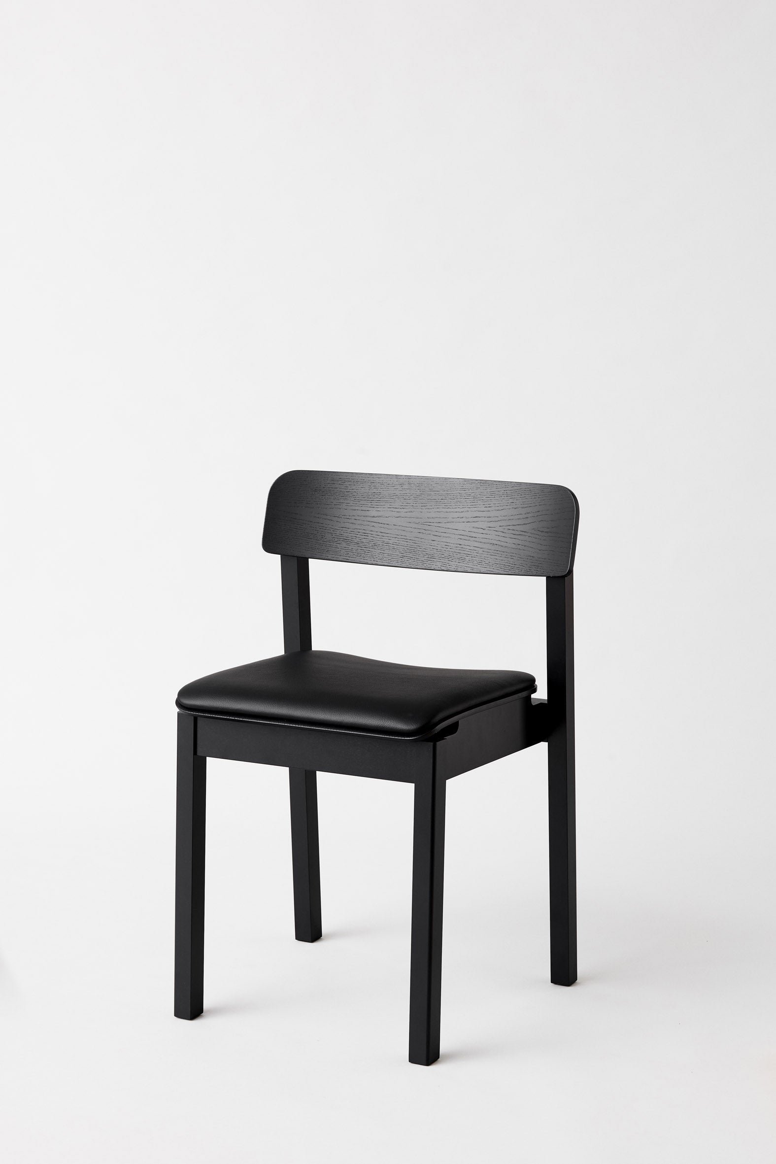 MOEBE_Everyday-Chair-Upholstered_PP_Black_Black-Leather_Low-Res_01_EDCBLLEABL_c9b7d4f1-f5fb-4192-8a9d-4c401220204c.jpg