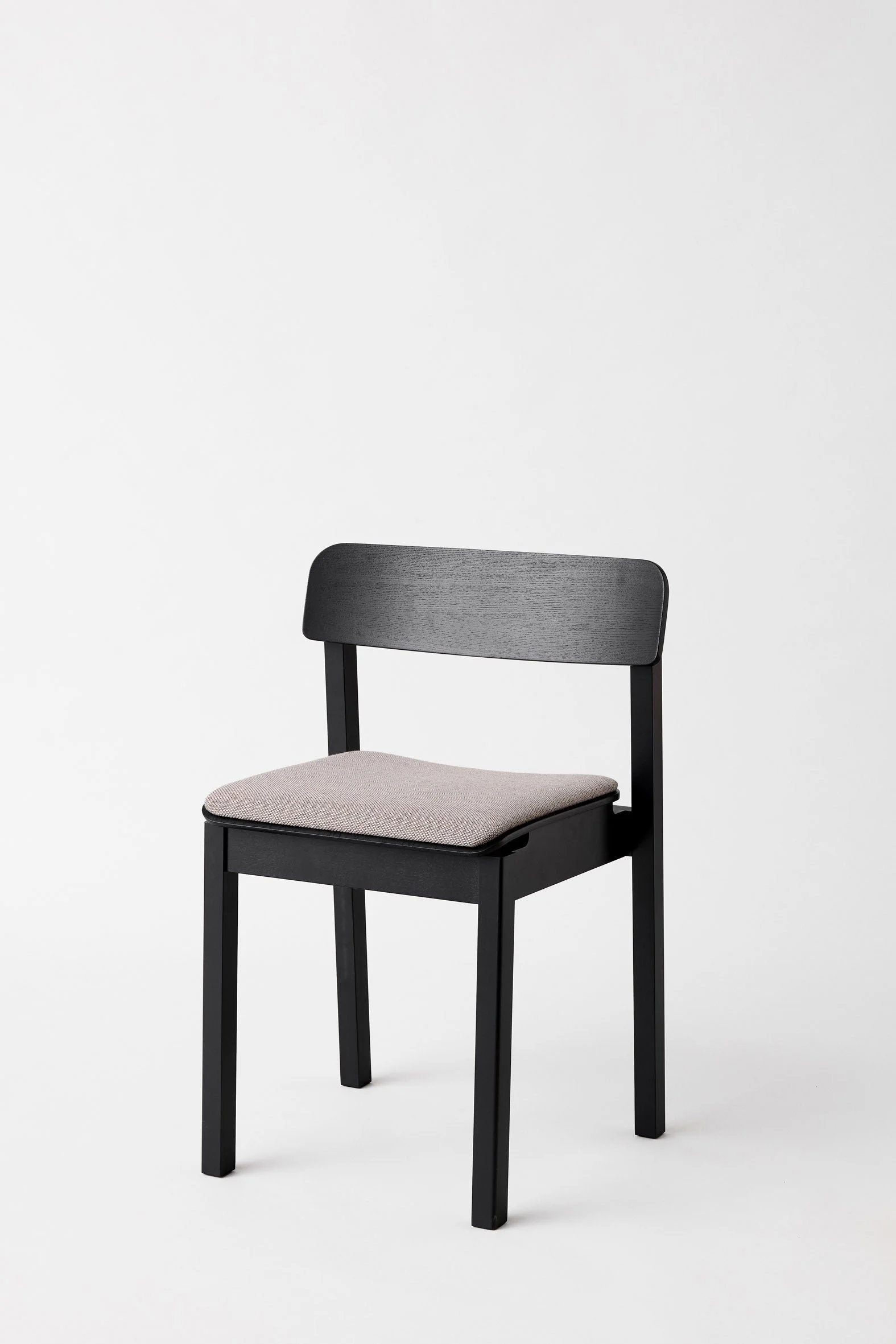 MOEBE_Everyday-Chair-Upholstered_PP_Black_Re-Wool-128_Low-Res_01_EDCBLREW128_793da718-0ca6-4517-a21a-f36d3a594044.jpg