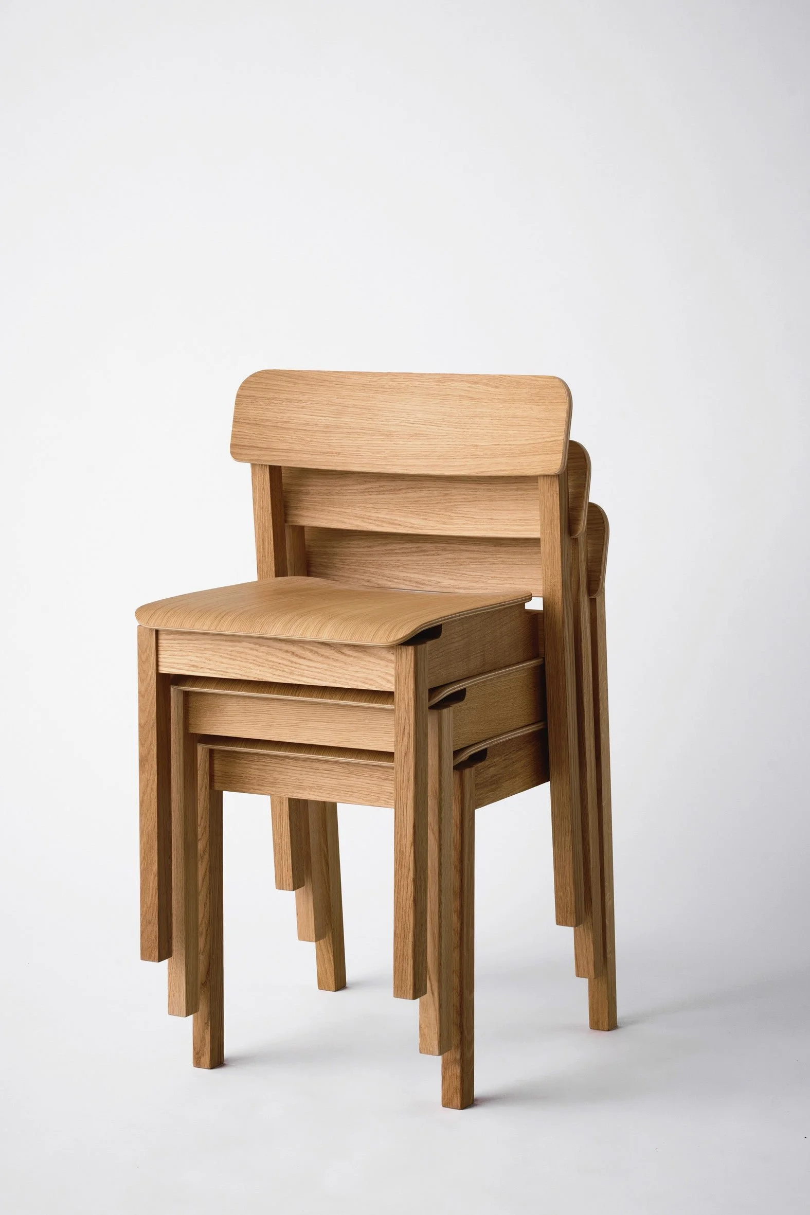 moebe_everyday-chair_pp_oak-oiled_low-res_03_edcooa.jpg