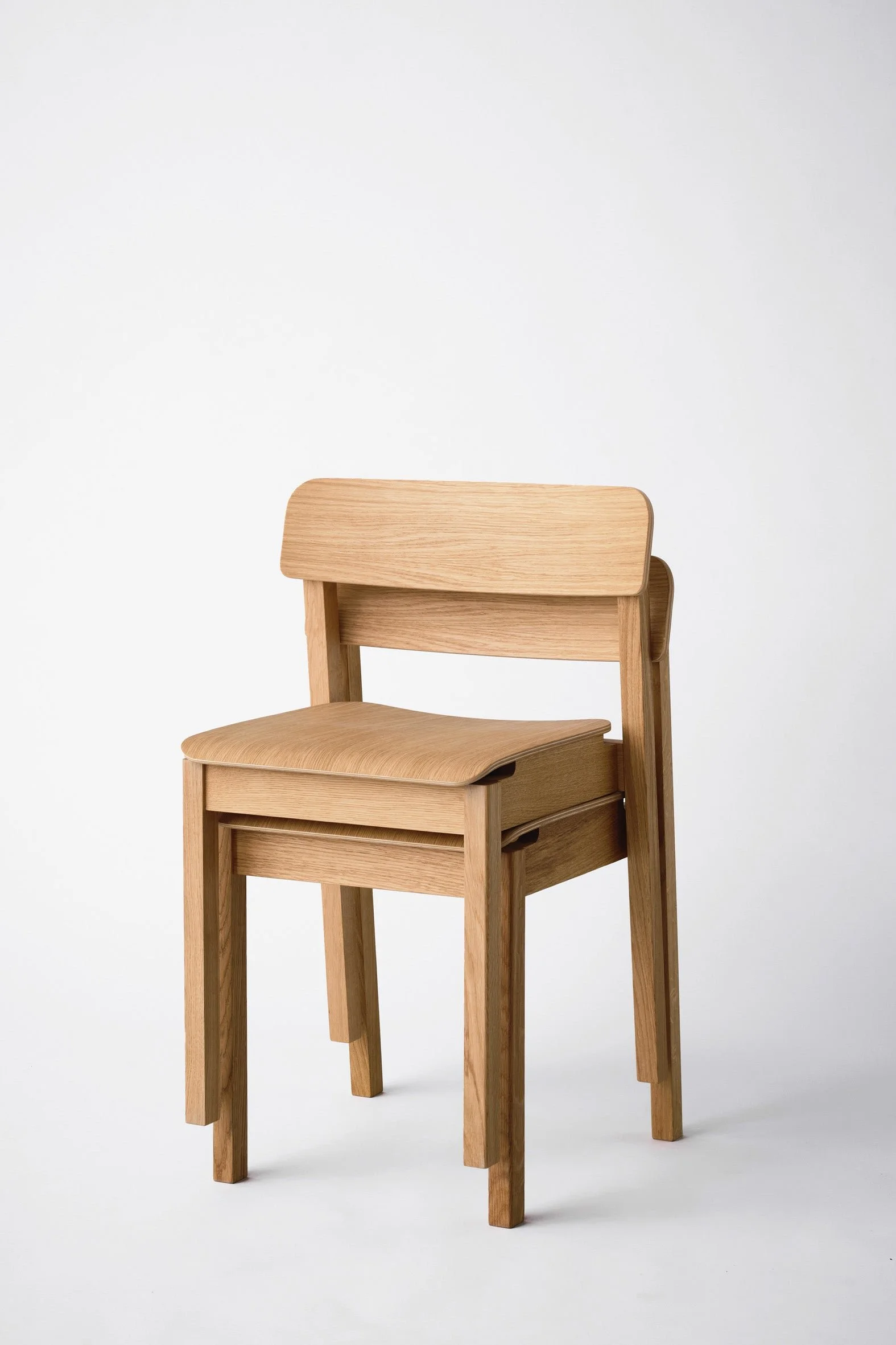 moebe_everyday-chair_pp_oak-oiled_low-res_02_edcooa.jpg