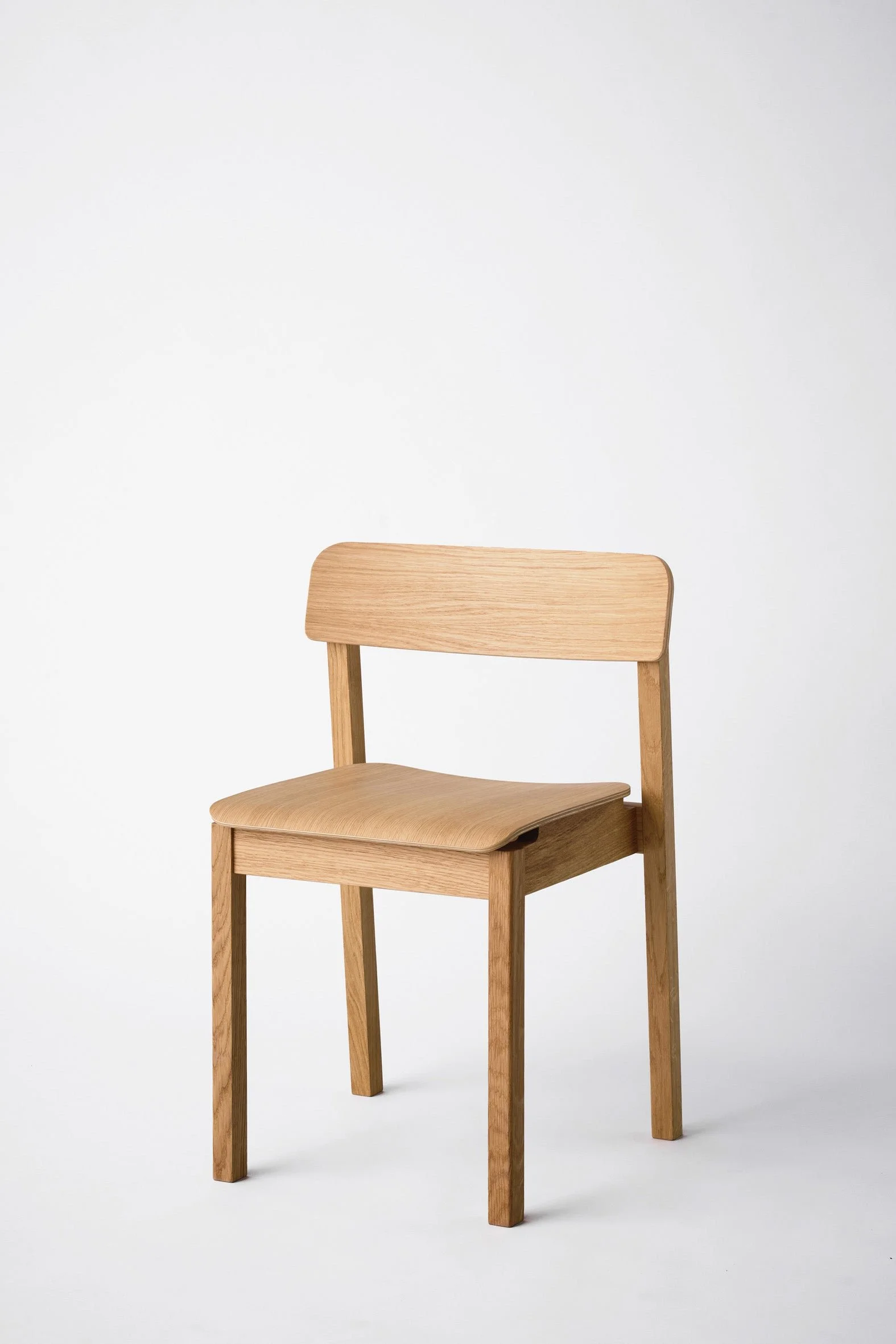 moebe_everyday-chair_pp_oak-oiled_low-res_01_edcooa_1dc68fe9-3479-48c9-a41f-d363fe791a70.jpg