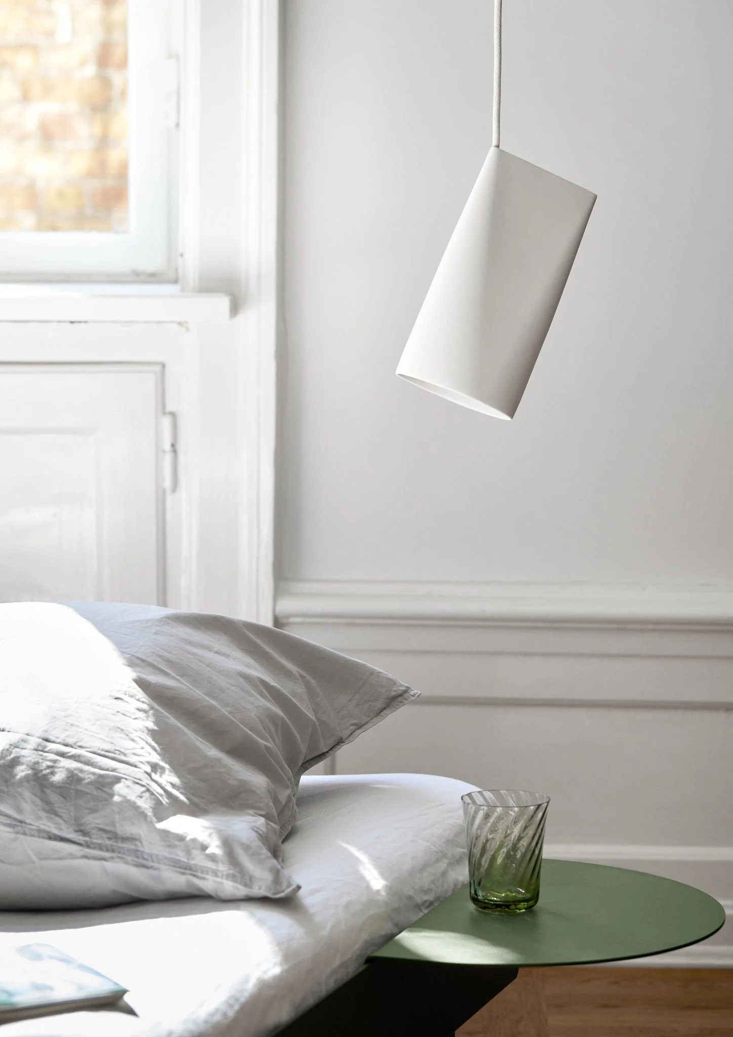 moebe_bed_ic_pine-green_low-res_03_903d5cd9-9cd8-4767-a6d3-959cb3e51f44.jpg