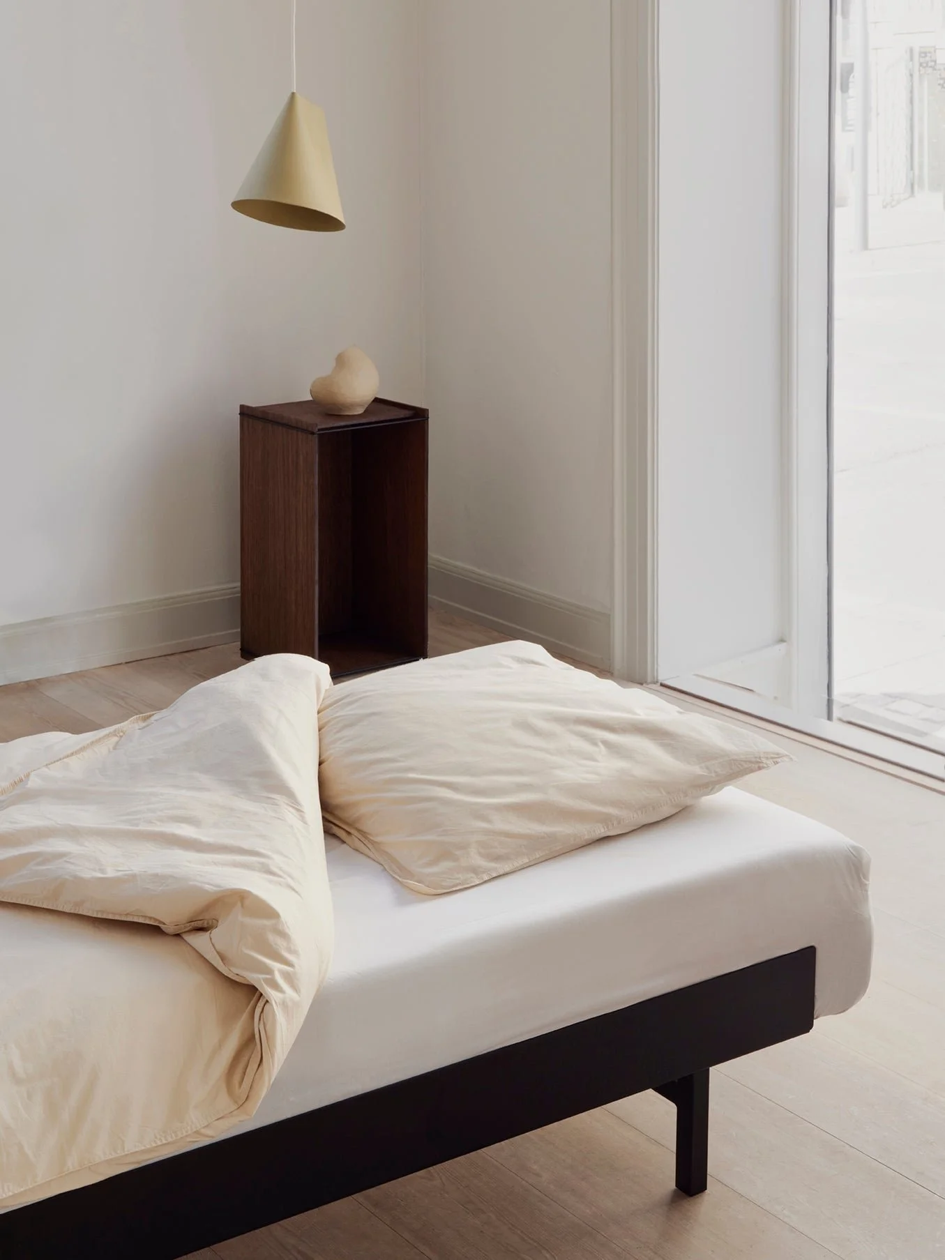 moebe_bed_ic_black_low-res_08.jpg
