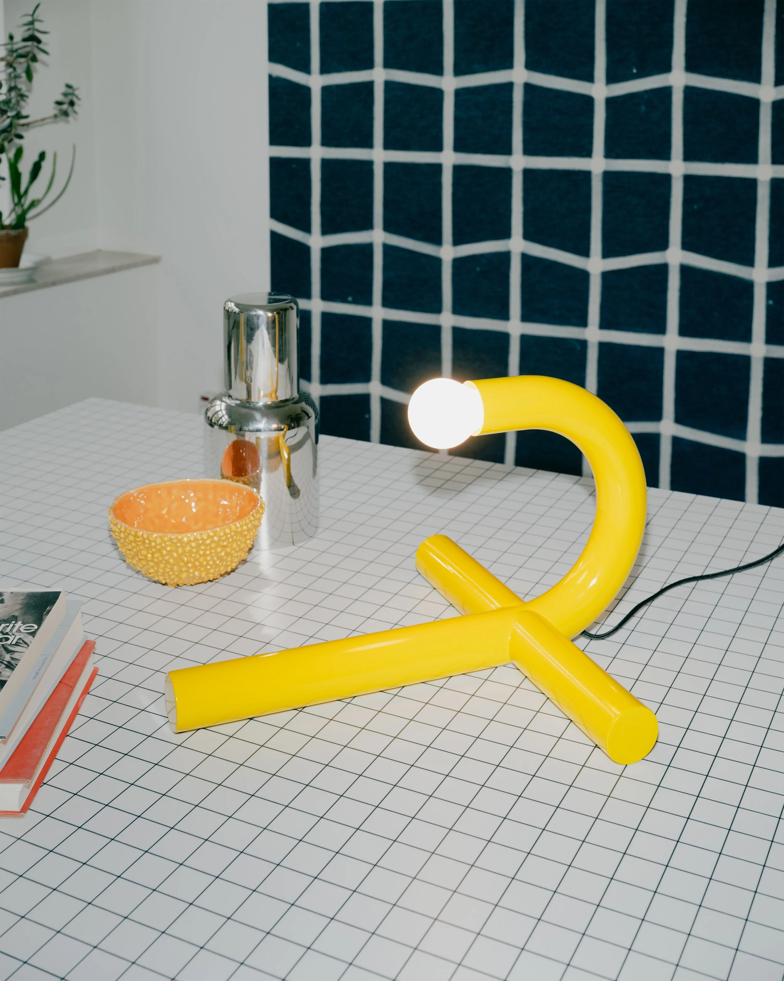 table-lamp-yellow-la-tre-e-mezzo-gialla_2.jpg