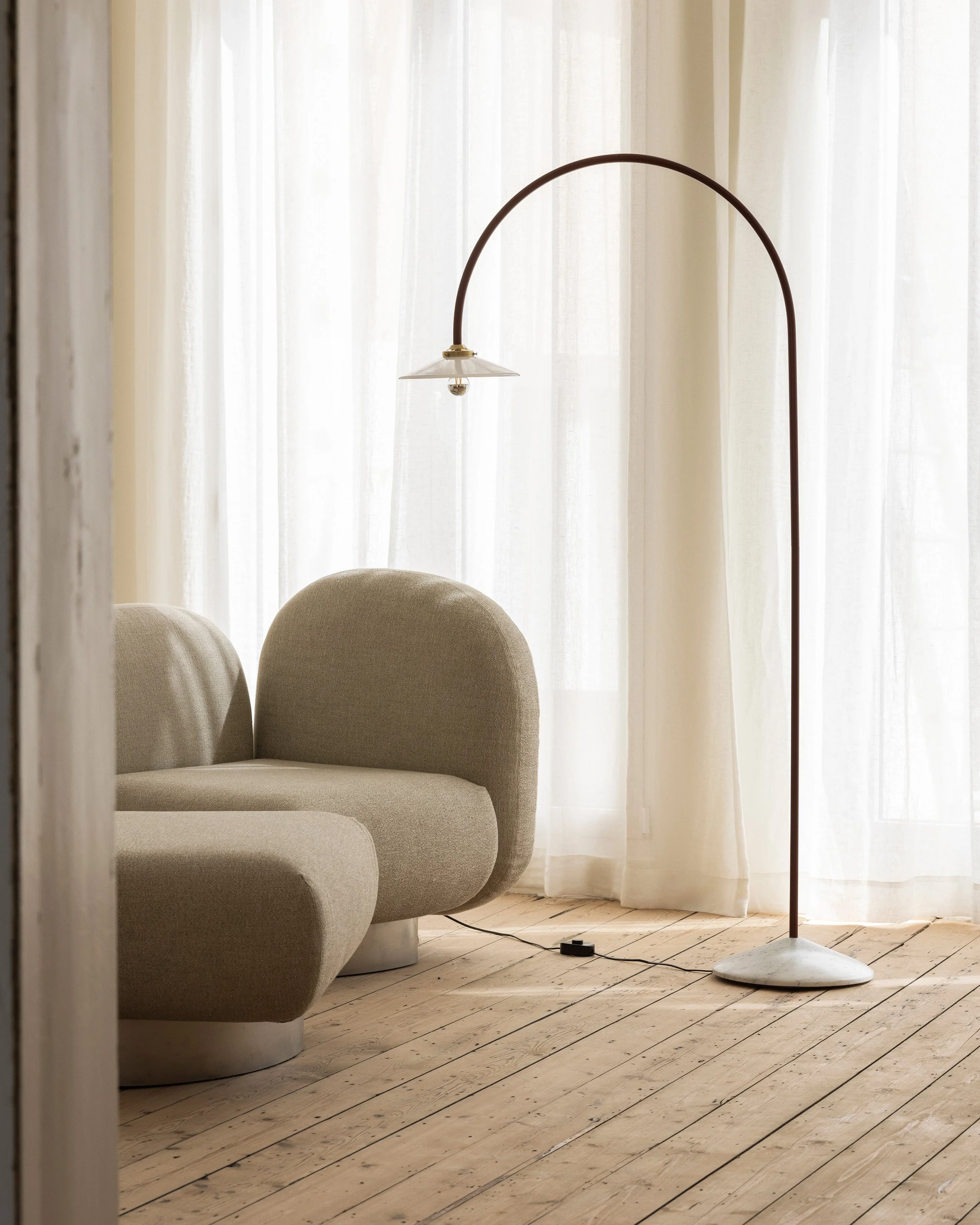 standing-lamp-marble-n2-black_1.jpg