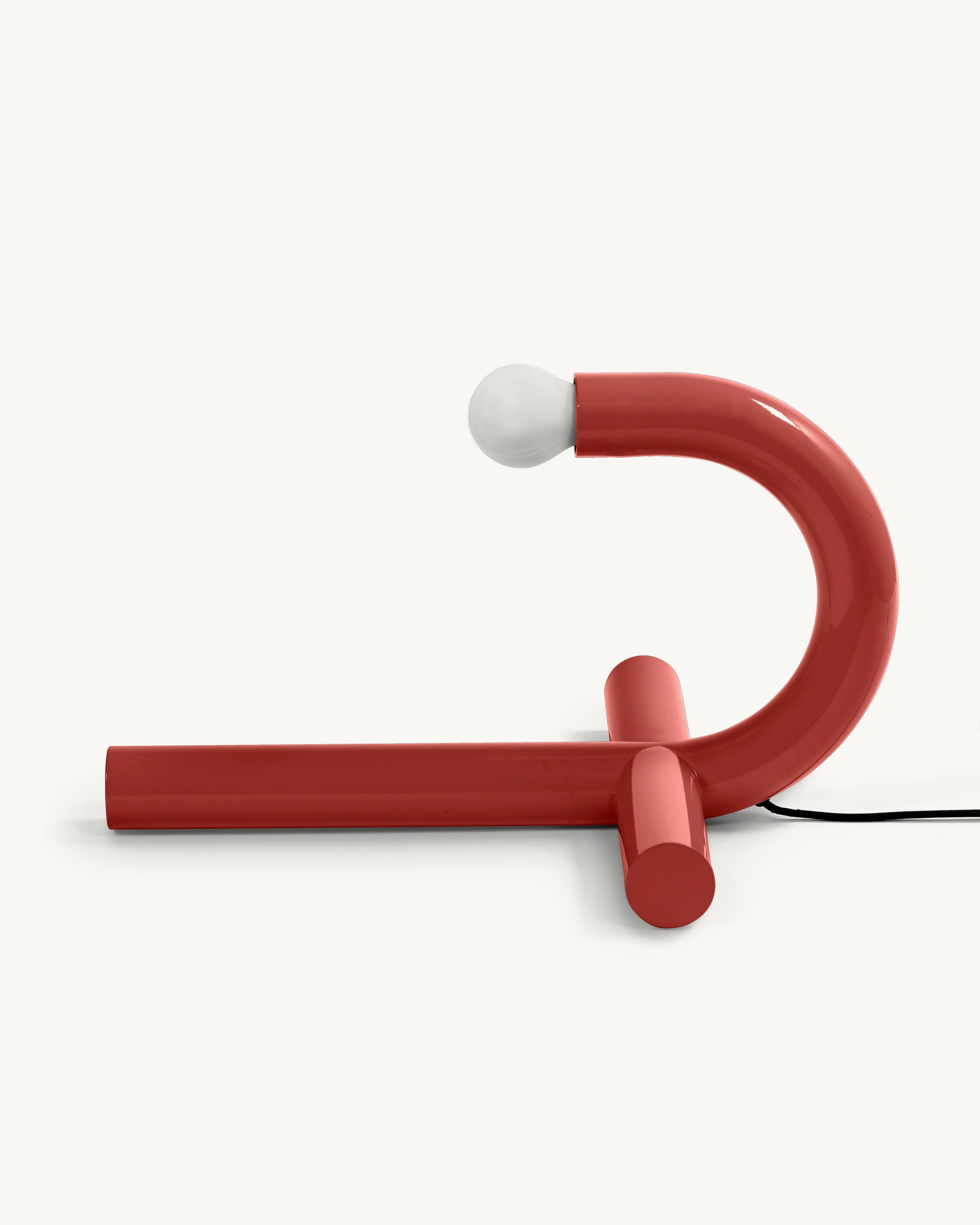 table-lamp-red-la-tre-e-mezzo-rossa_3.jpg