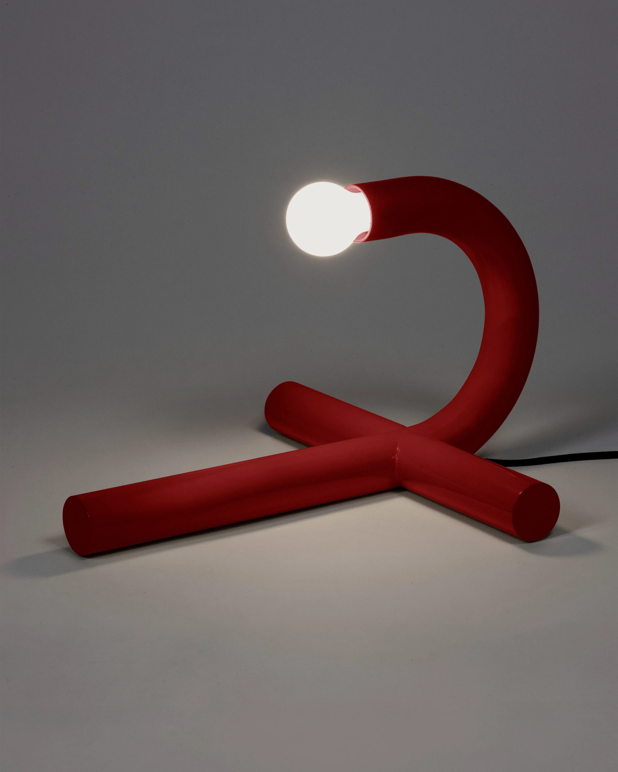 table-lamp-red-la-tre-e-mezzo-rossa_4.jpg