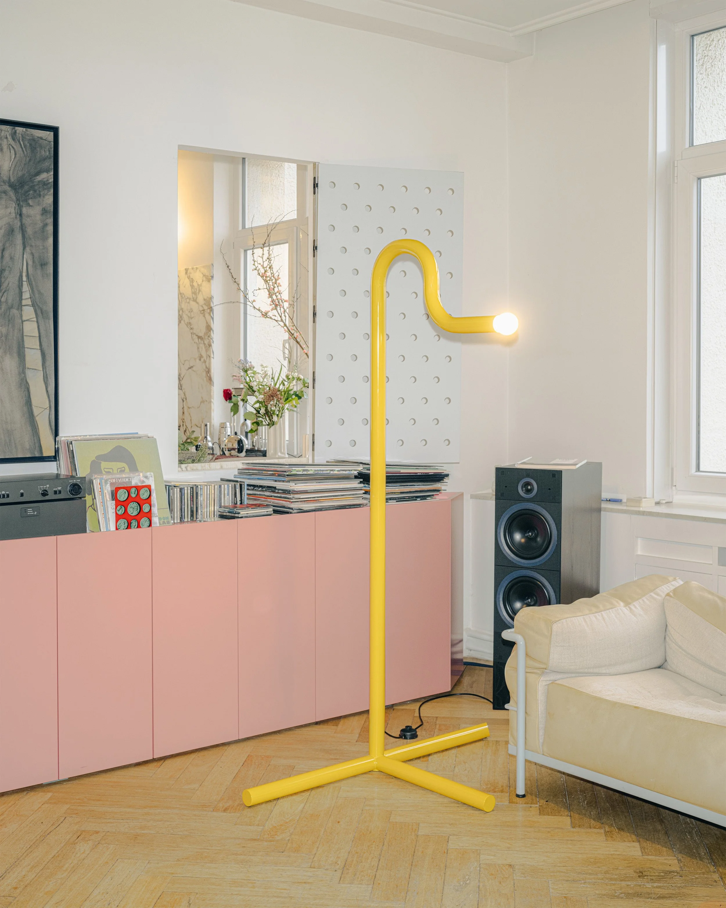 floor-lamp-yellow-la-uno-gialla_1.jpg