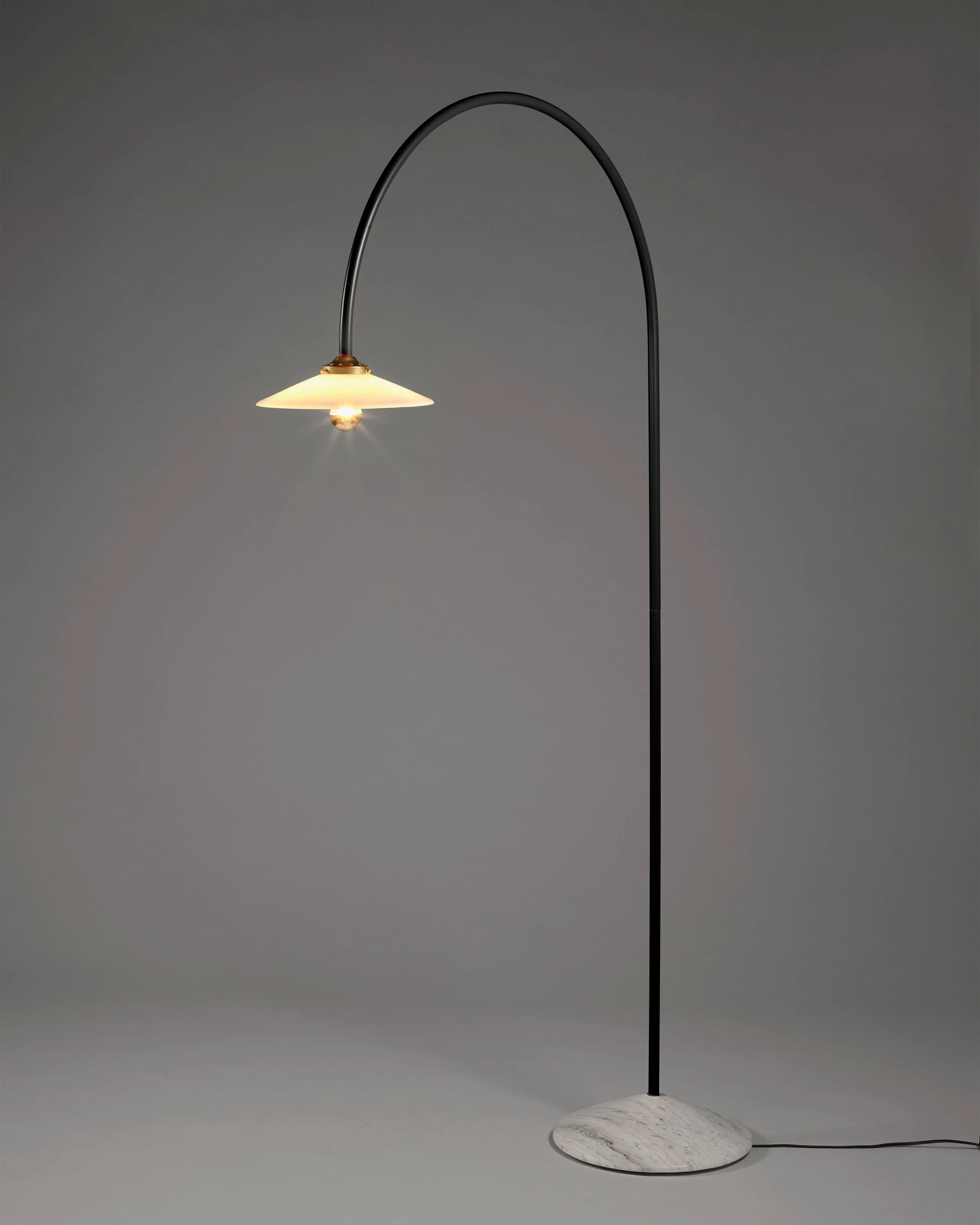 standing-lamp-marble-n2-black_3.jpg