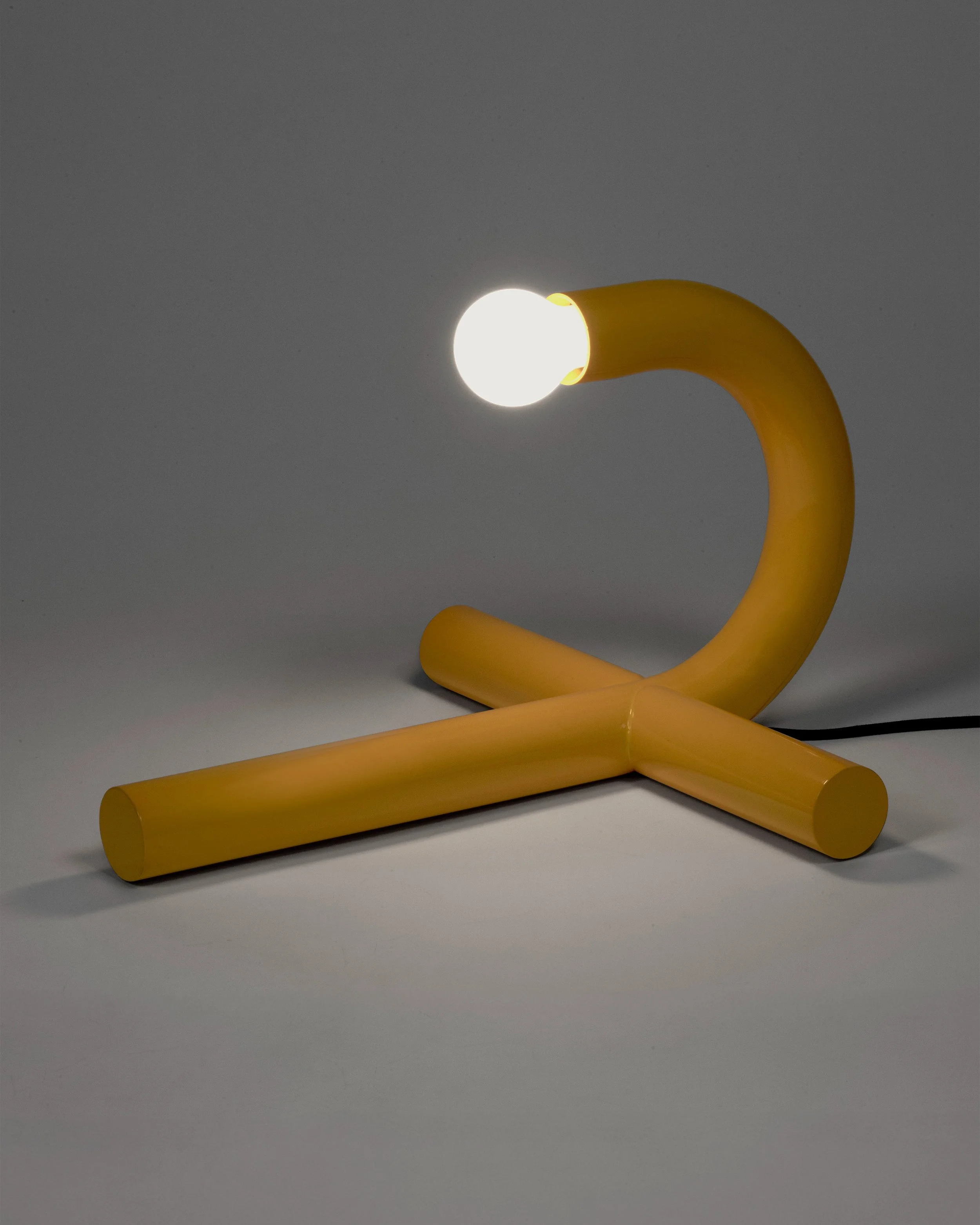 table-lamp-yellow-la-tre-e-mezzo-gialla_4.jpg