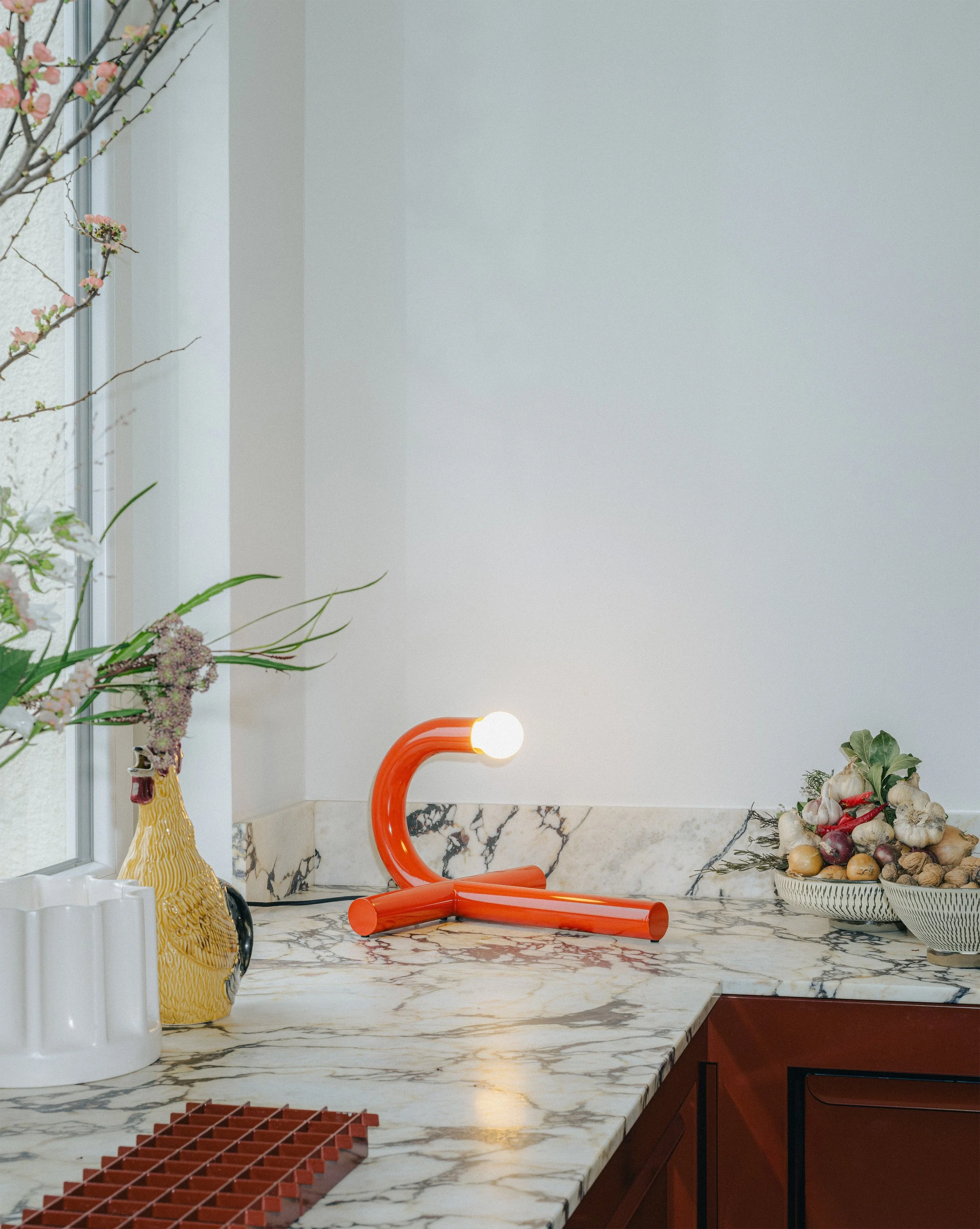 table-lamp-red-la-tre-e-mezzo-rossa_2.jpg