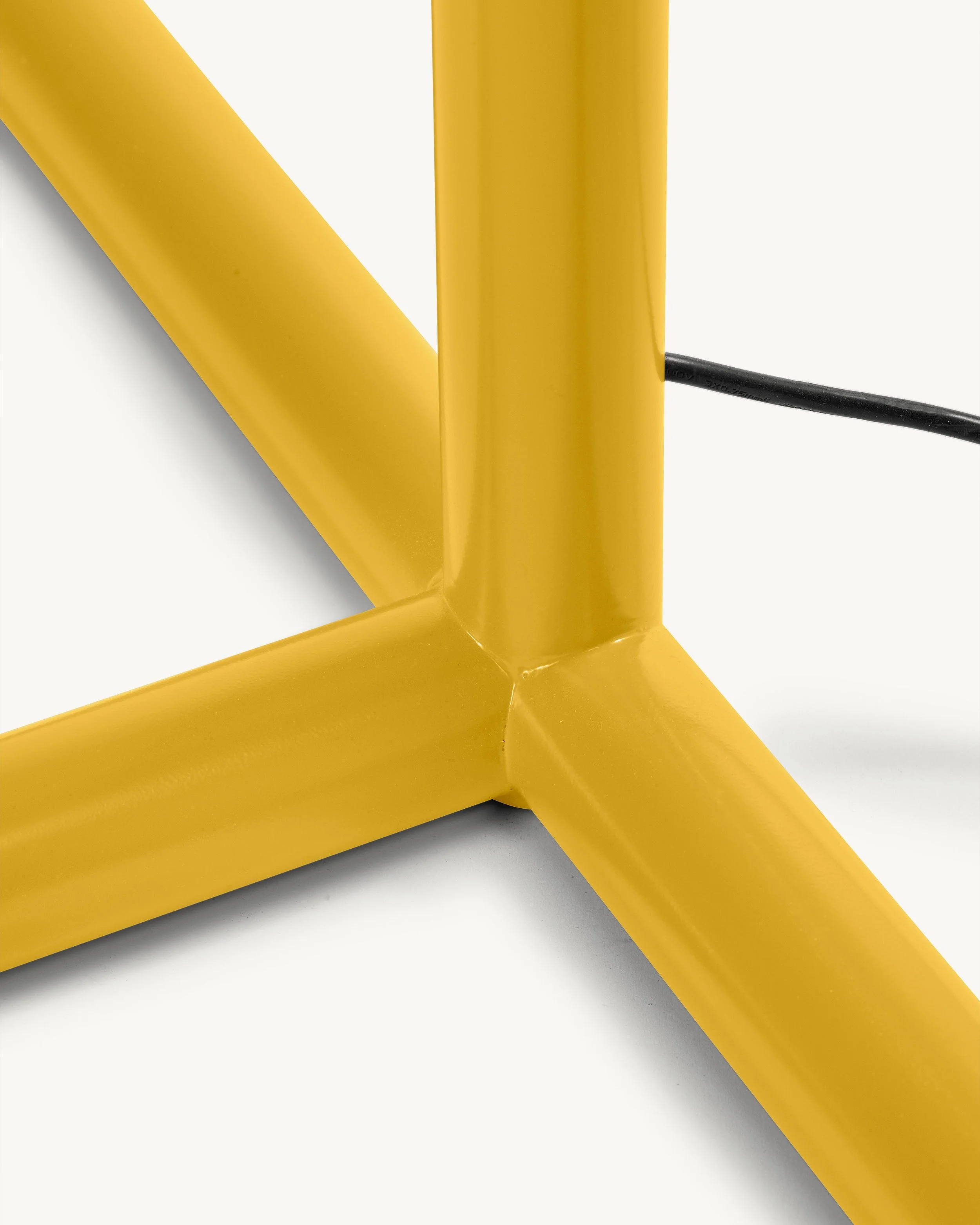 floor-lamp-yellow-la-uno-gialla_4.jpg