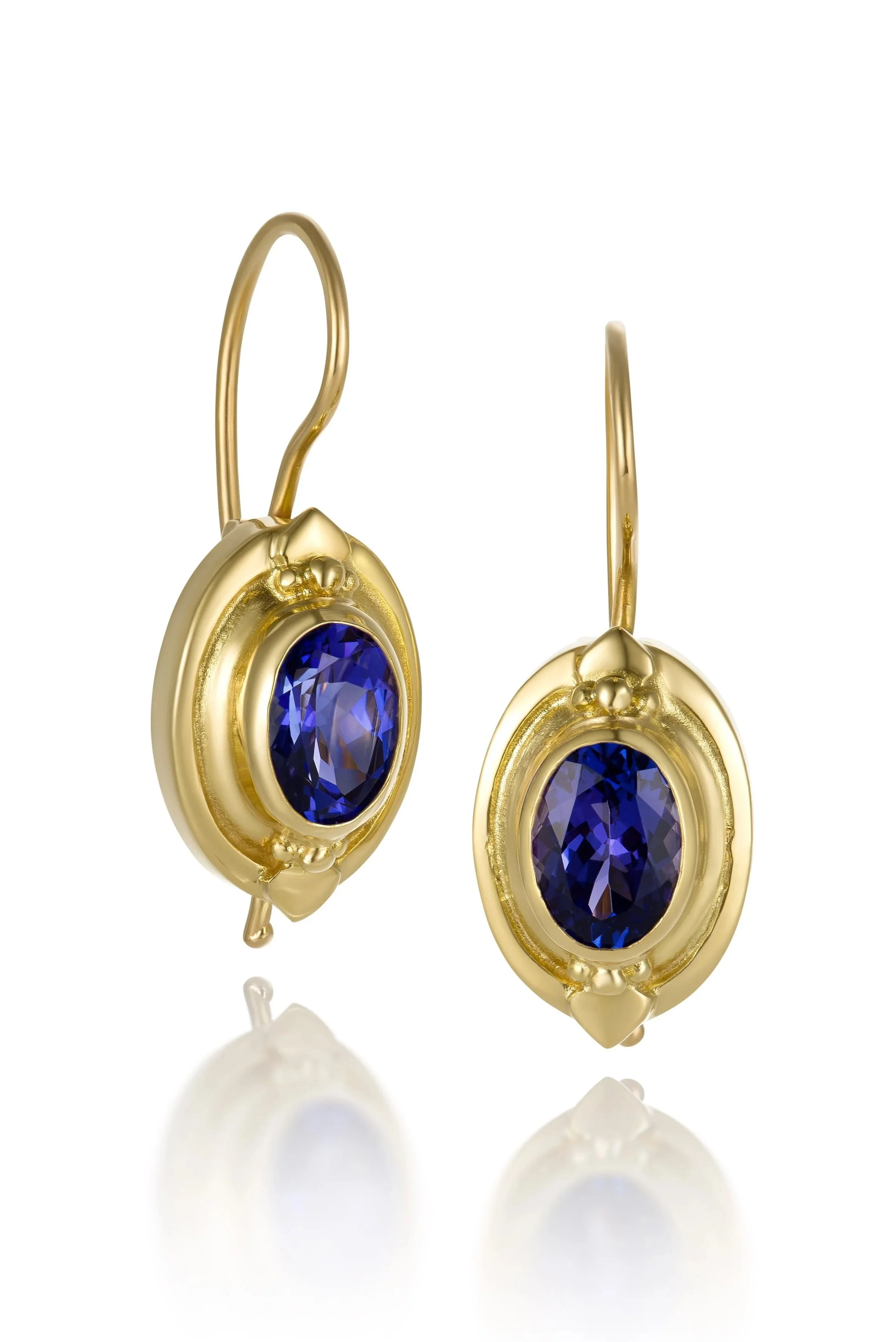 Patty-Bolz-2026-01-689-earrings-tanzanite.jpg