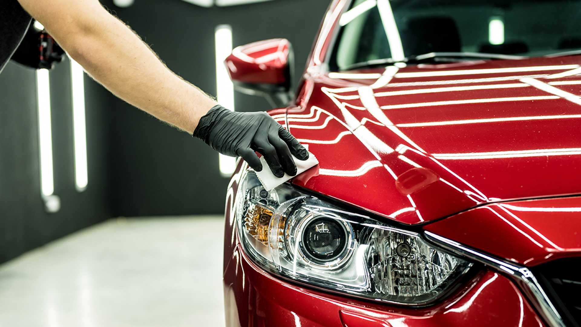 WHAT'S THE DIFFERENCE BETWEEN CAR WAX & CERAMIC COATING?
