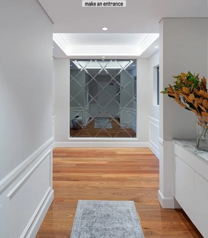 Make an Entrance | Kirribilli
Sometimes passageways can be more than just getting somewhere&hellip; enjoy the journey!

#MMD_Kirribilli_Apartment

Mirror Featurewall | @mattmicheldesign 
Designer | @mattmicheldesign
Builder | @davidlynchbuilding 
Sty