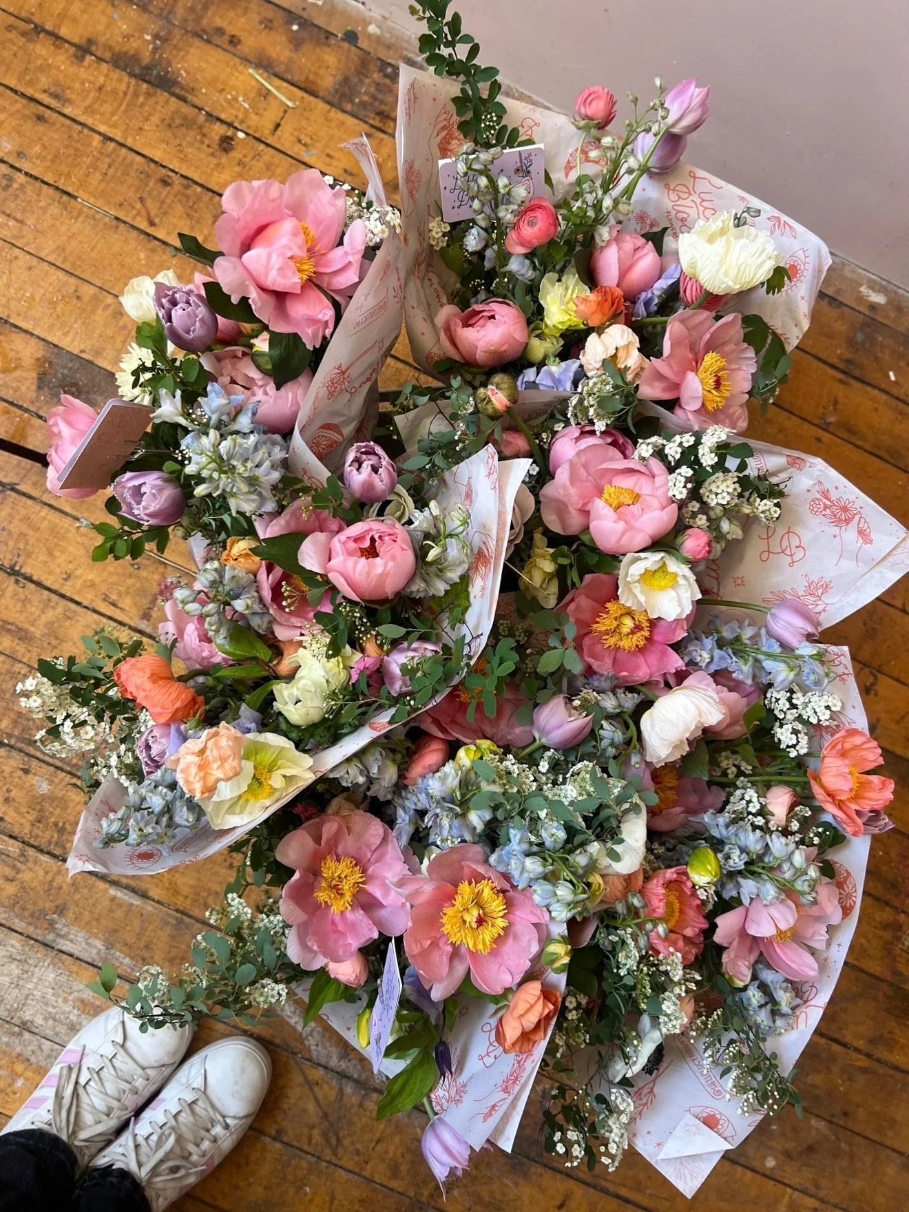 Throwback to glimpses of what a Lucy Blooms Mother&rsquo;s Day looks like! I spent a majority of today getting the studio ready for this weekend. The flowers are looking SO PRETTY and I&rsquo;m thrilled to share some of my favorite spring blooms with