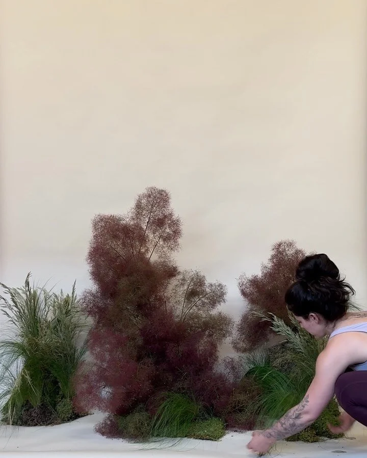 JUNE MOOD | a grassy, meadow inspired floral installation designed using foraged grasses and smokebush (shout out to @kendyllgageripa for sharing the fluffiest smokebush with me! xo)

June&rsquo;s installation is inspired by the organized chaos of ov