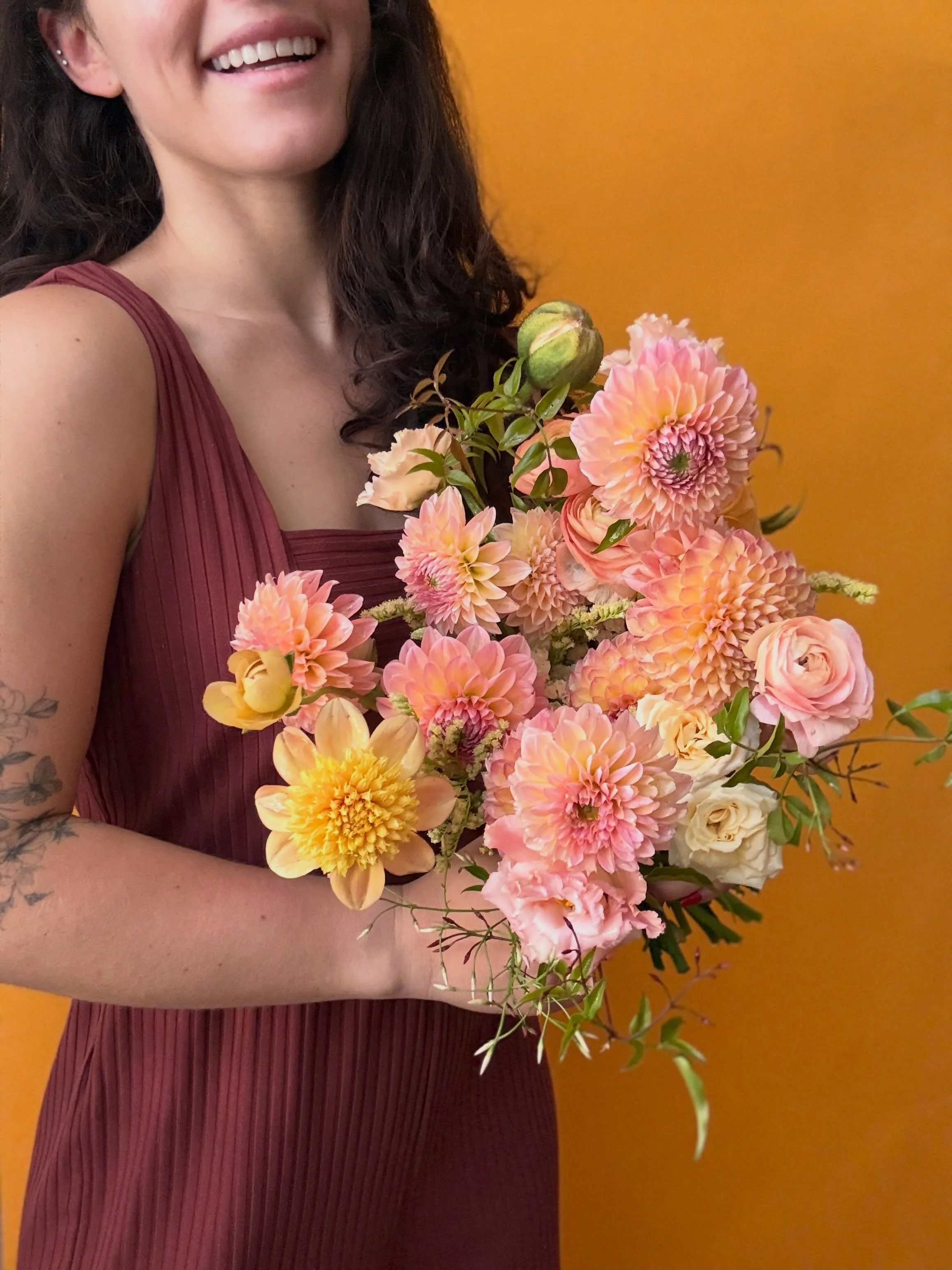 bridal bouquet for P 🧡 wedding flowers designed in a color story of peaches, golds, and soft blushes

It was pure luck to find these gorgeous dahlias in late June! So grateful to have access to locally grown flowers 🫶

#bridalbouquet #newenglandflo