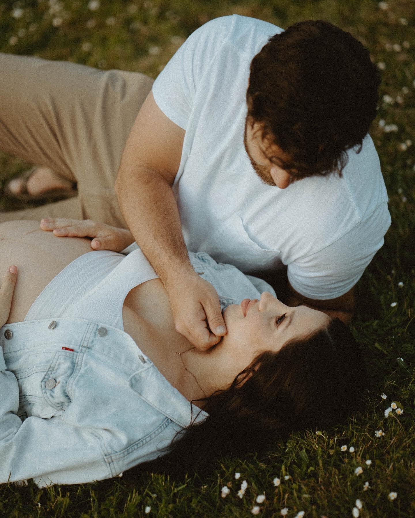 The absolute sweetest lil maternity session with these too before their sweet girl arrives ❤️