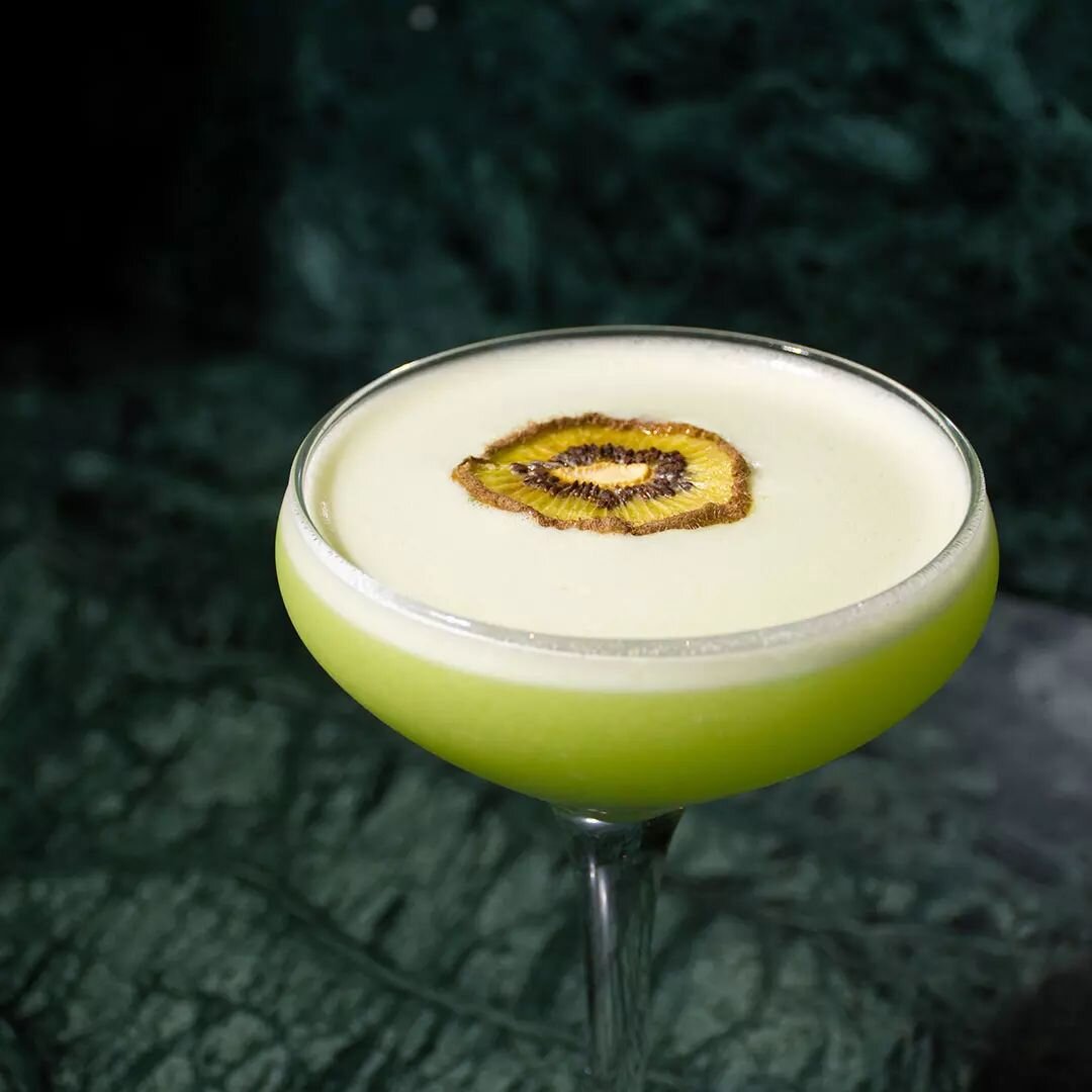 What the SKUX: Sip on Bob's Skux&nbsp;Deluxe with 42Below vodka, Midori, kiwi fruit syrup,
elderflower, egg white &amp; yuzu