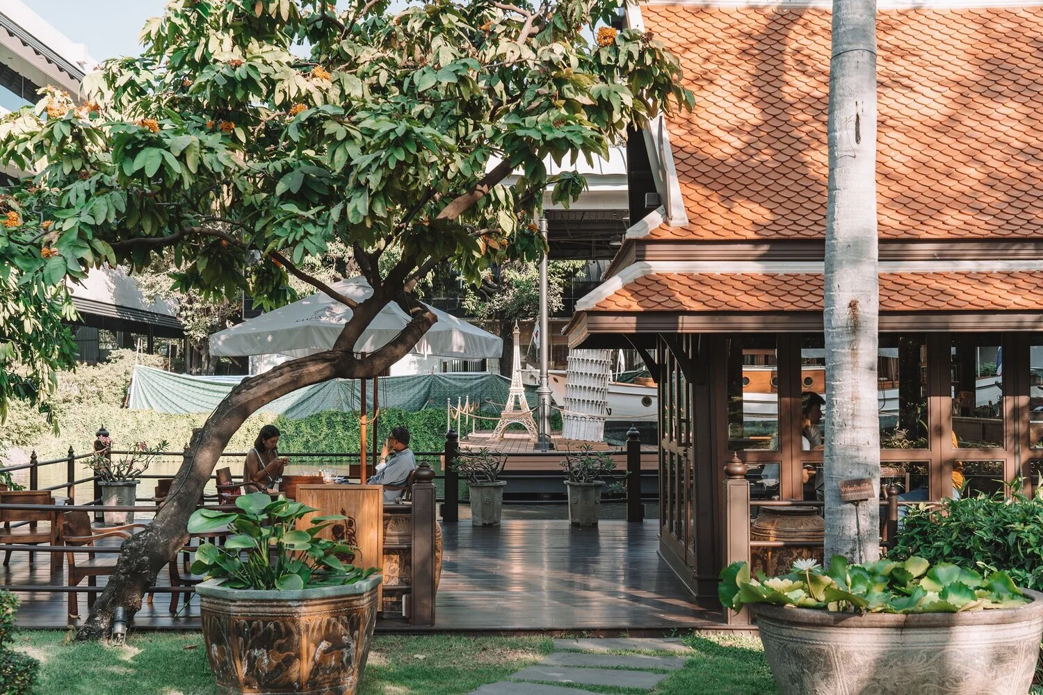Samantao Heritage Coffee | ร้านกาแฟโบราณ ริมแม่น้ำ บรรยากาศรมรื่น หนึ่งเดียวใจกลางเมือง ในย่านชิดลม | Takeoff.BKK