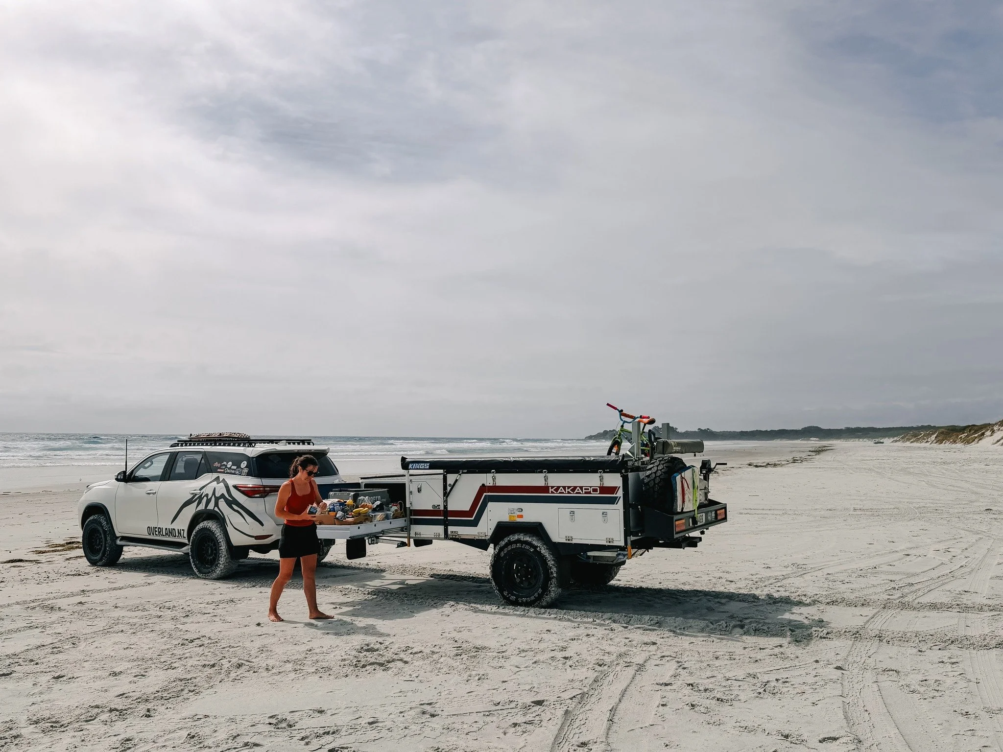 When a quick lunch stop at one of my favourite beaches in New Zealand (Rarawa Beach in the Far North) turns into an hour long recovery 😂 Broke my number one rule and didn't bother airing down before hitting the sand forgetting that towing is a diffe