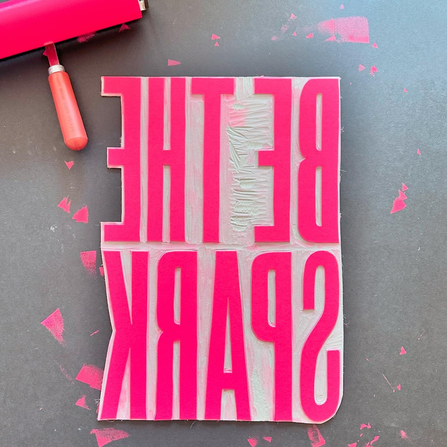 Hot pink sparks. 

#lino #linocut #linoprint #print #printmaker #printmaking #handmade #pink #fluro #typography #design #type #peelandreveal #linoprinting #linocutting