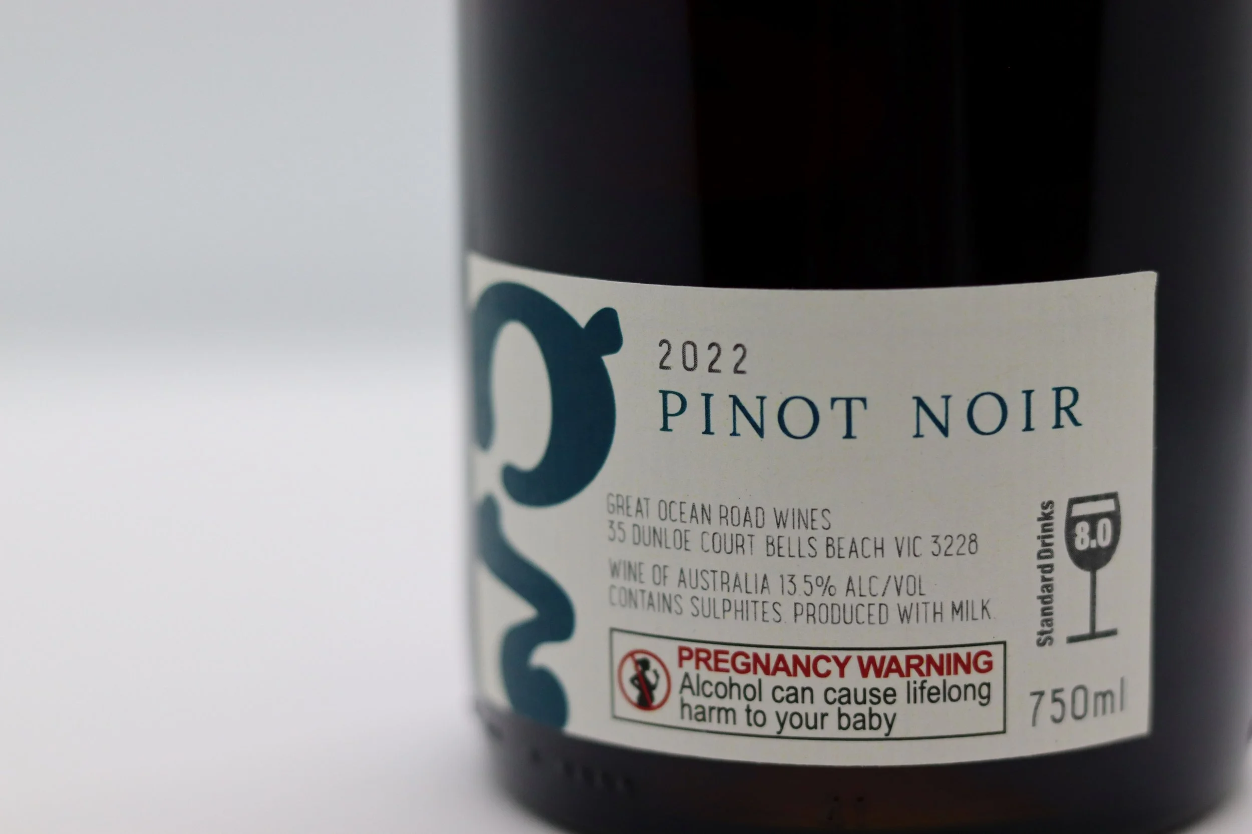 Pinot Noir 2022 back.jpg