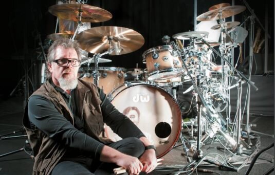 "Pat Mastelotto, Gavin Harrison and Jeremy Stacey share one of the most creative drumming jobs in rock history" (German interview)