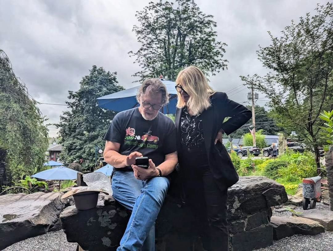 Here's what calculator apps are really for - Showing Mrs. Mister your workings on how much you lurve her 😍🧮👍👍
📷 &copy; Chuck Renner
#patmastelotto #deborahcartermastelotto
#mrblister #mastelefto #masteleftomob
#threeofaperfectpaircamp