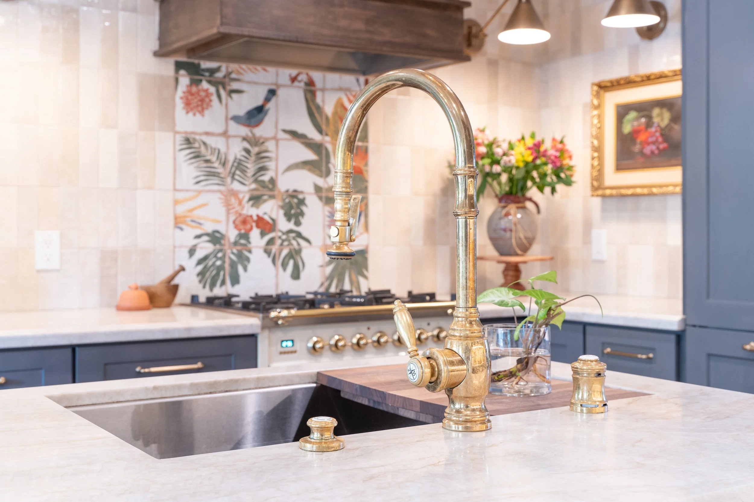 sink shot lights on_.jpg