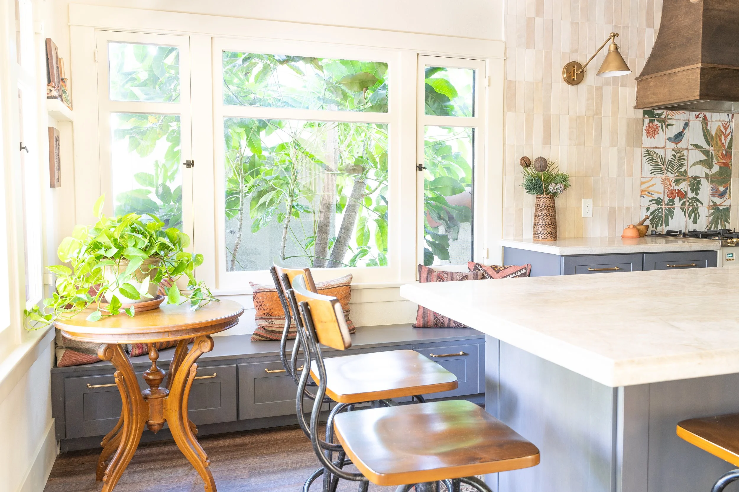 towards the window and bench 1_.jpg