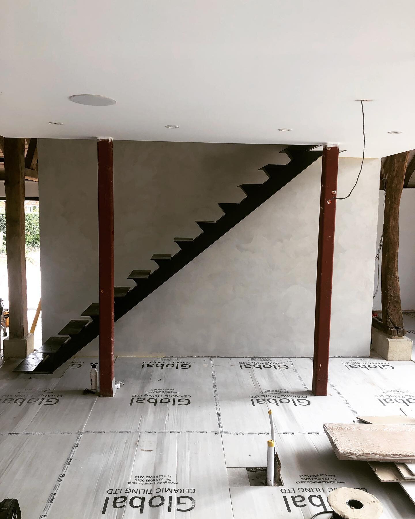 Coming along nicely, finished pictures to follow #gsk_venetian_plastering #winchester #microcement #forcrete