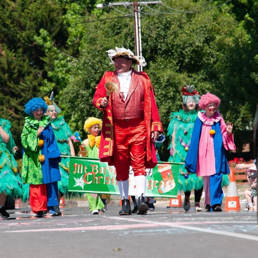 🎄✨ Be part of the magic this Christmas! ✨🎄

Business Mount Barker is proud to sponsor the @mtbarkerchristmaspageant and we want you in the parade! 🚶&zwj;♀️🎅🚗

Whether you&rsquo;re a local business, school, club or community group, now&rsquo;s yo