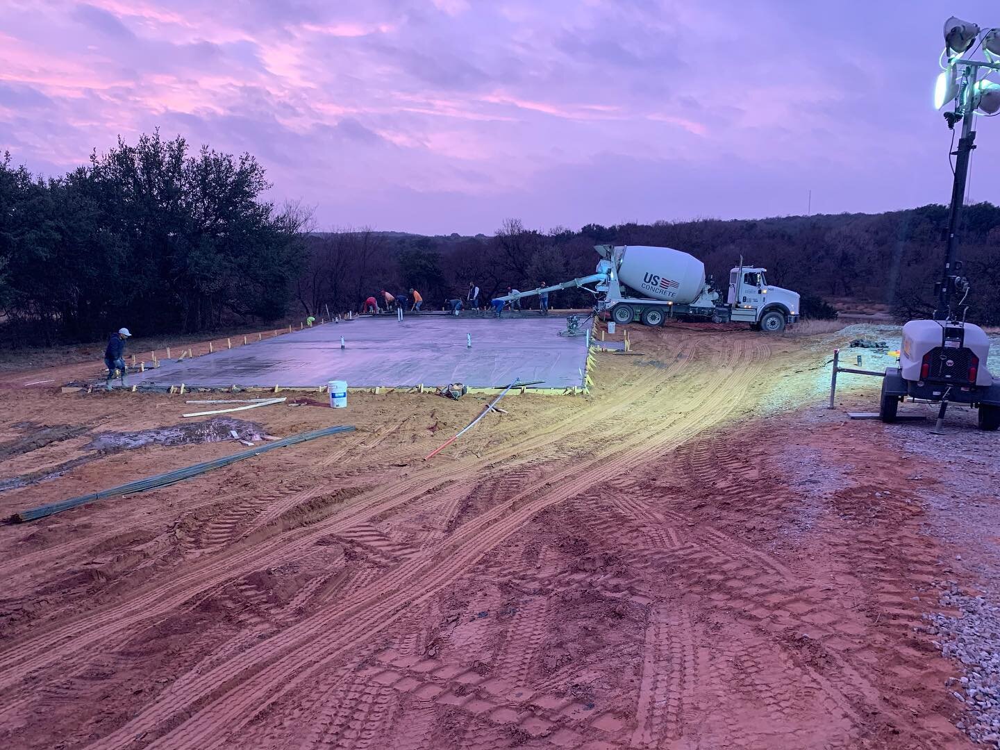 A beautiful sunrise during our pour this morning! 🔥🍁☀️