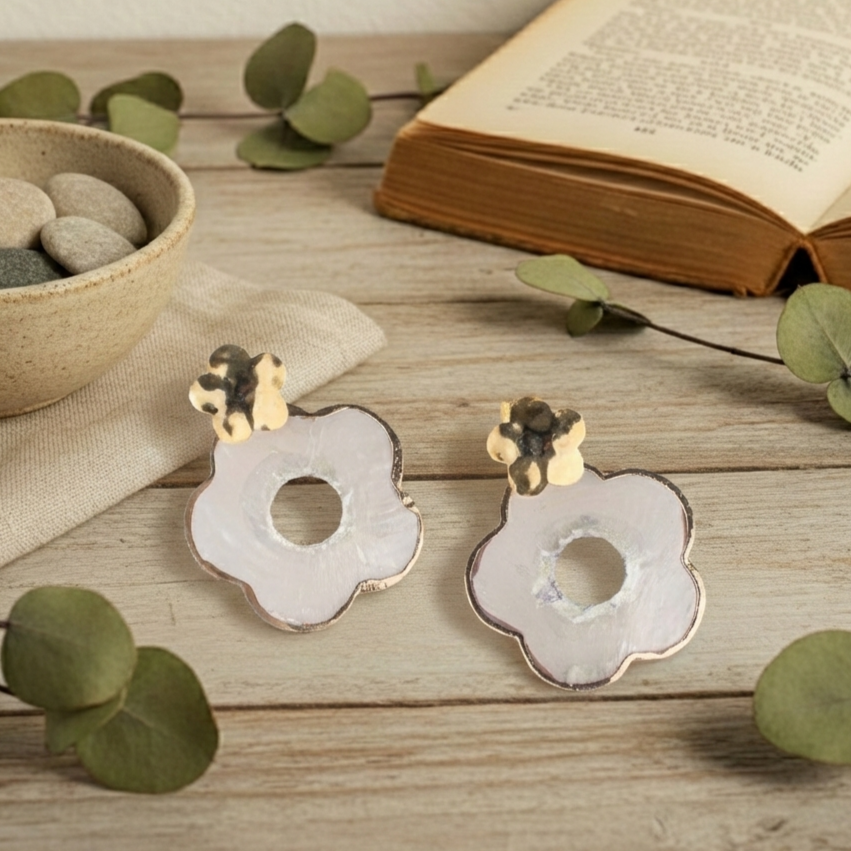 Flowers Golden Seashell Elegance