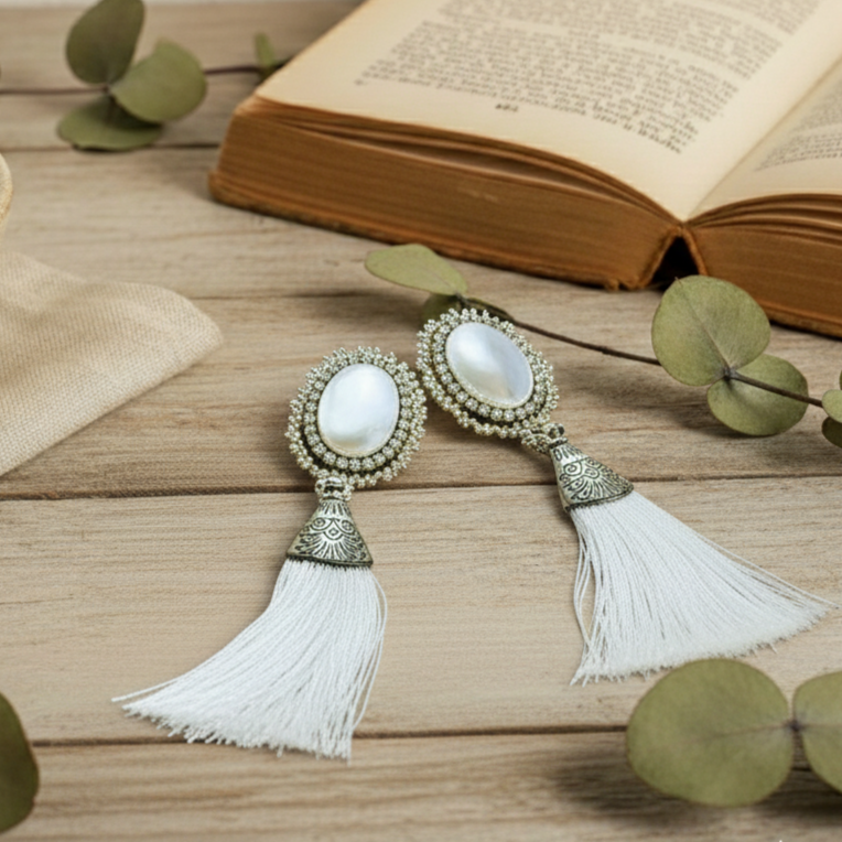 Pearl Tassel Elegance – Handmade Glamour with a Soft Touch