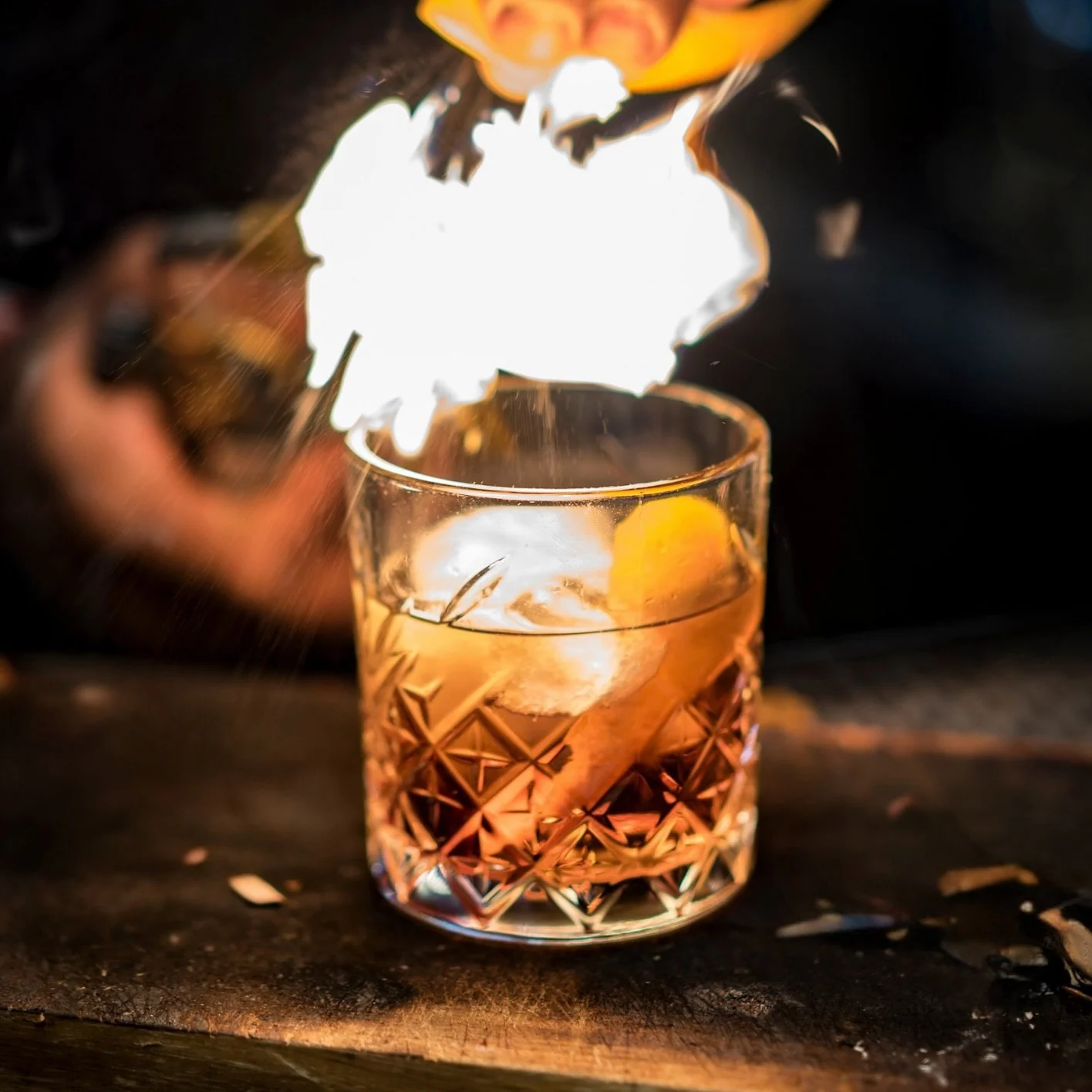 π₯Get lit this month in our tasting room with The Cozy Joe!π₯
November’s Featured Cocktail combines our award-winning small batch bourbon, @angosturahouse chocolate bitters, @millirenmaplesyrup aged in J. Henry barrels and scorched orange oil