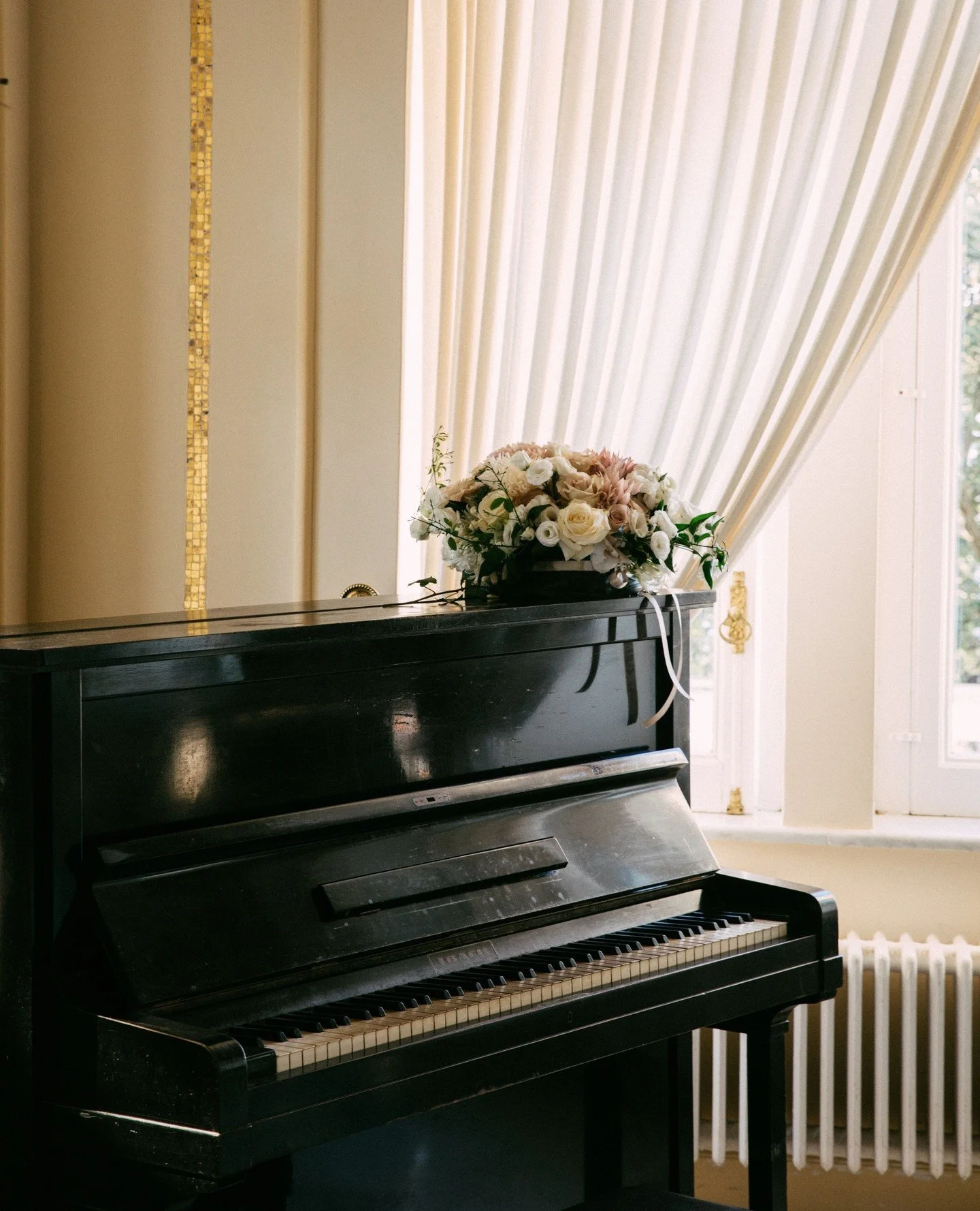 Christmas Time is here! Head to the link in bio for our favorite Christmas playlist we come back to every year! Thank you @kpmargeson ❤️