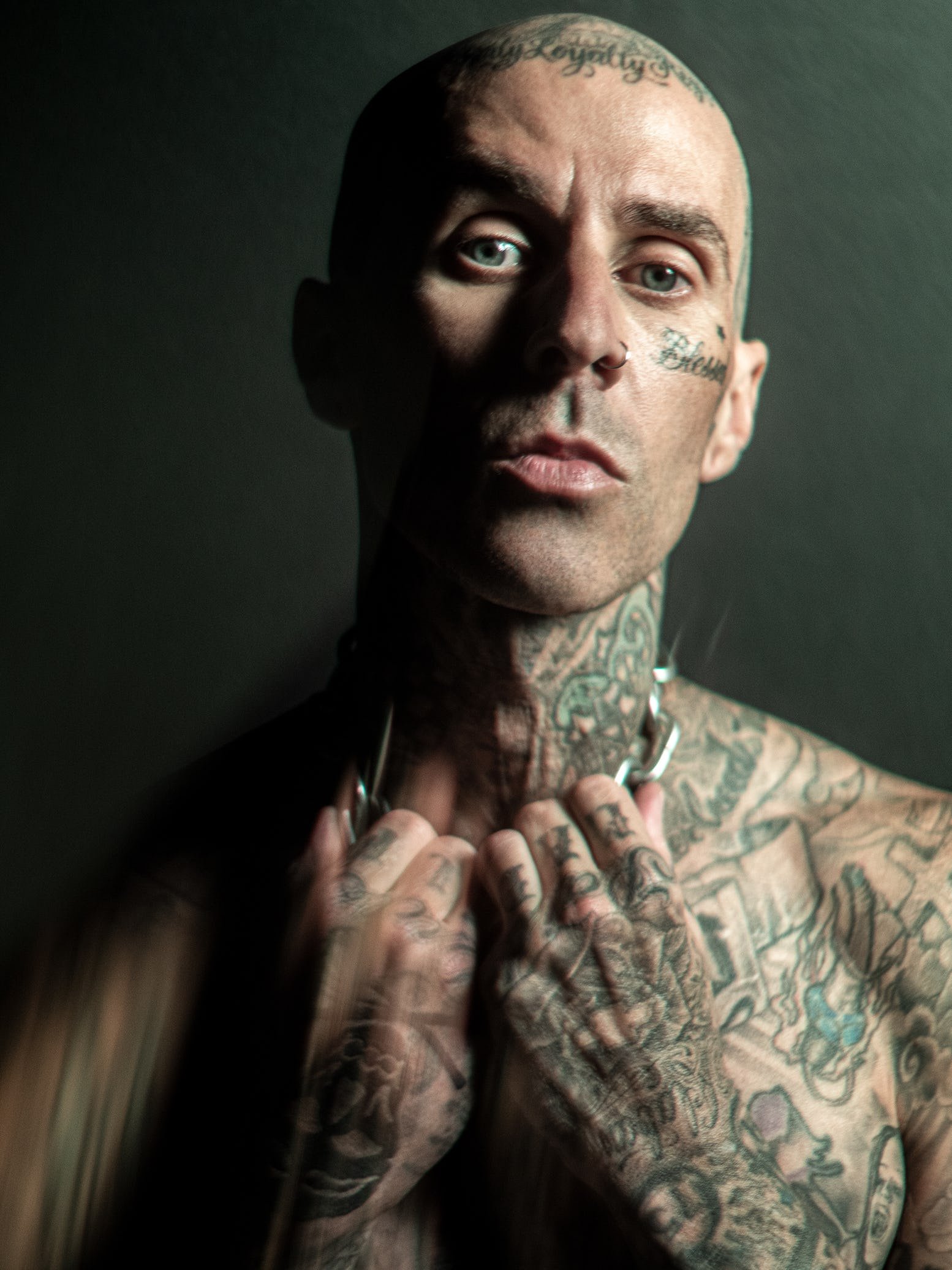 5e5d6b7b-69d8-477d-8941-b2dbb03fd197-07_travis_barker_1315-2_v1.jpg