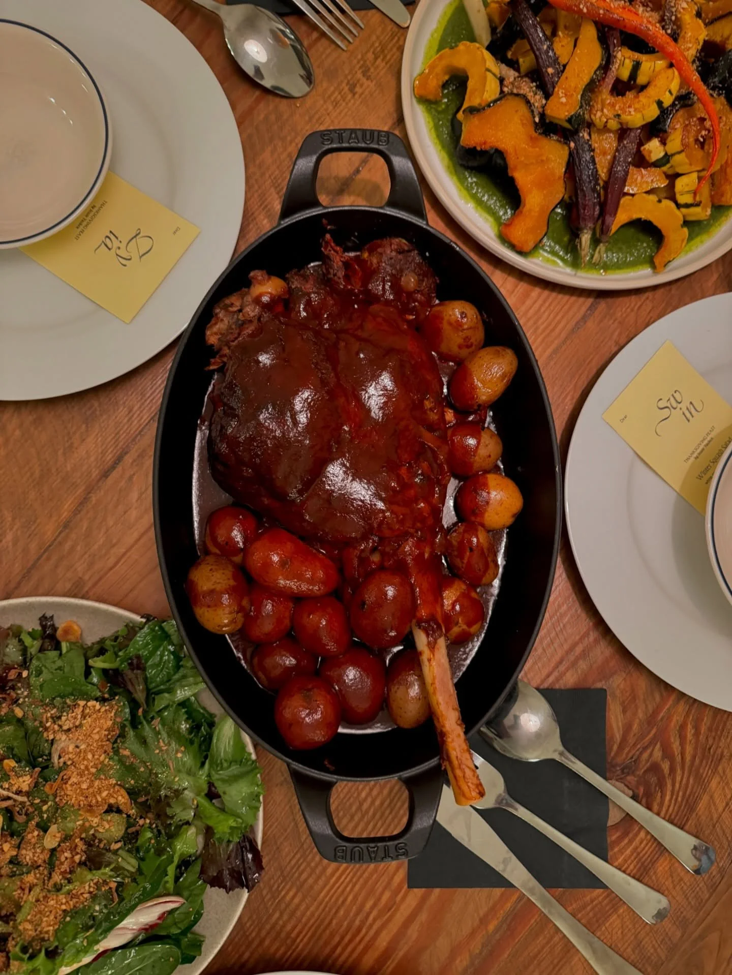 The gays are the best holiday hosts😌 

1-4: Thanksgiving at mine
5-7: @lahbco &amp; @jarbae Holigays
8-10: @libbylark &amp; Jen&rsquo;s annual holiday party 
11-12: Christmas Eve dinner at an Airbnb in Joshua Tree, with whatever we could find in the