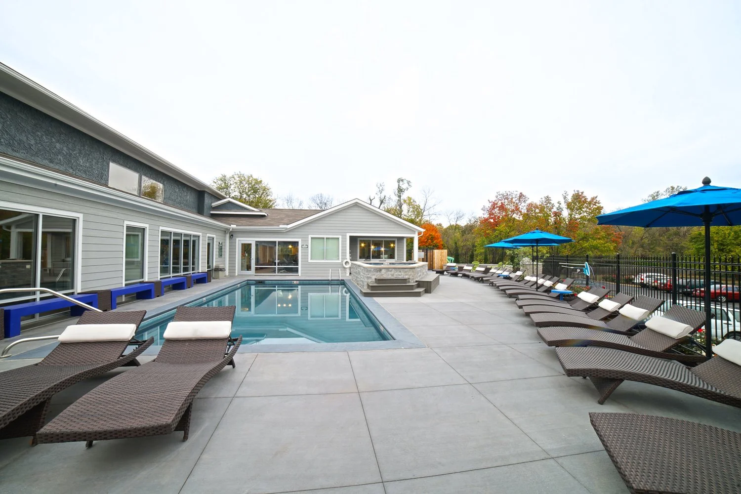 pool-chairs-wide-end-the-rockland-lawrence-kansas-student-living.jpg