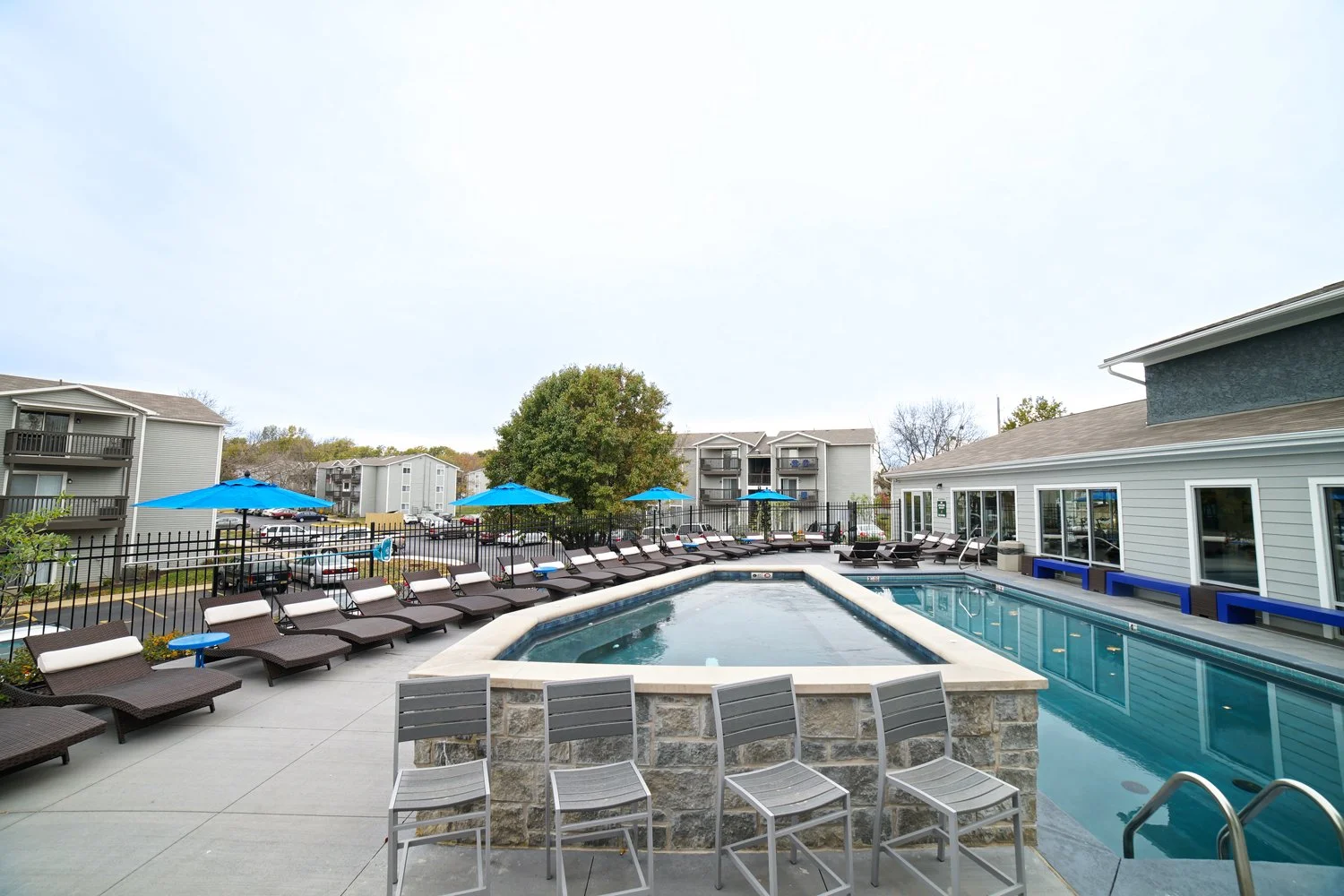pool-hot-tub-the-rockland-lawrence-kansas-student-living.jpg