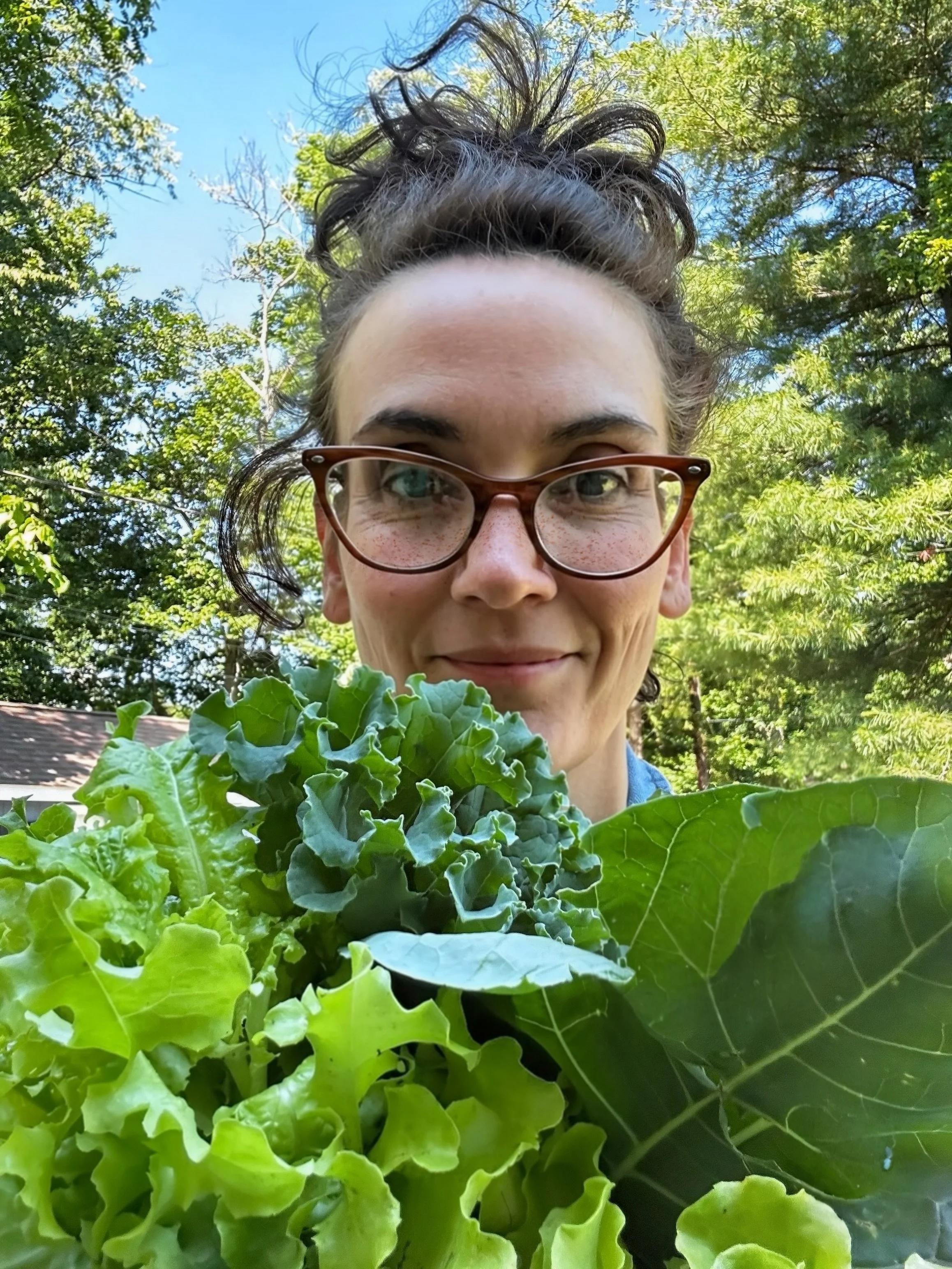 childbirth educator with veggies