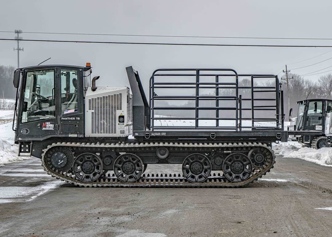 Check out @multimachineinc's new hay wagon setup for a repeat customer in Virginia! This #panthert8 has been outfitted with removable rails for holding hay, a custom ladder to access the flatbed and a pintle hitch to tow a #strawblower 

#multimachin