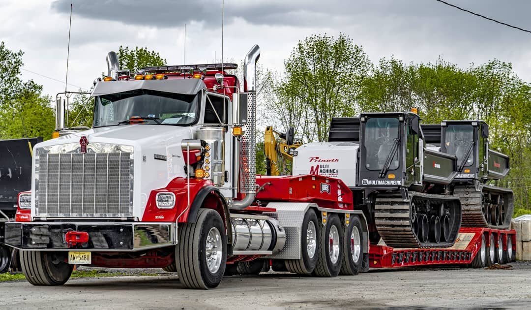 It's always nice to see some #PrinothPanther's from @multimachineinc loaded on a truck from @petilloincorporated!

#multimachineinc #multimachine #prinothpanther #prinoth #trackedvehicle #lowgroundpressure #constructionequipment #pipeline #pipelining