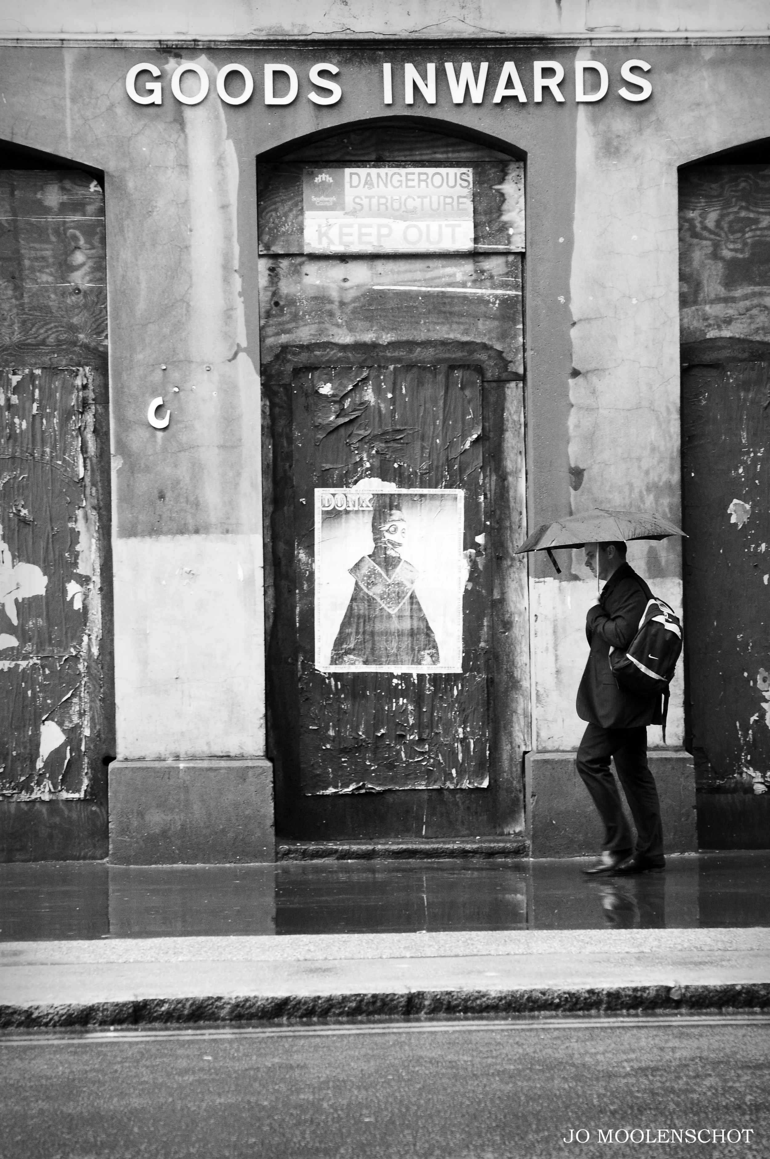 London southwark delapidtaed building street photography.jpg